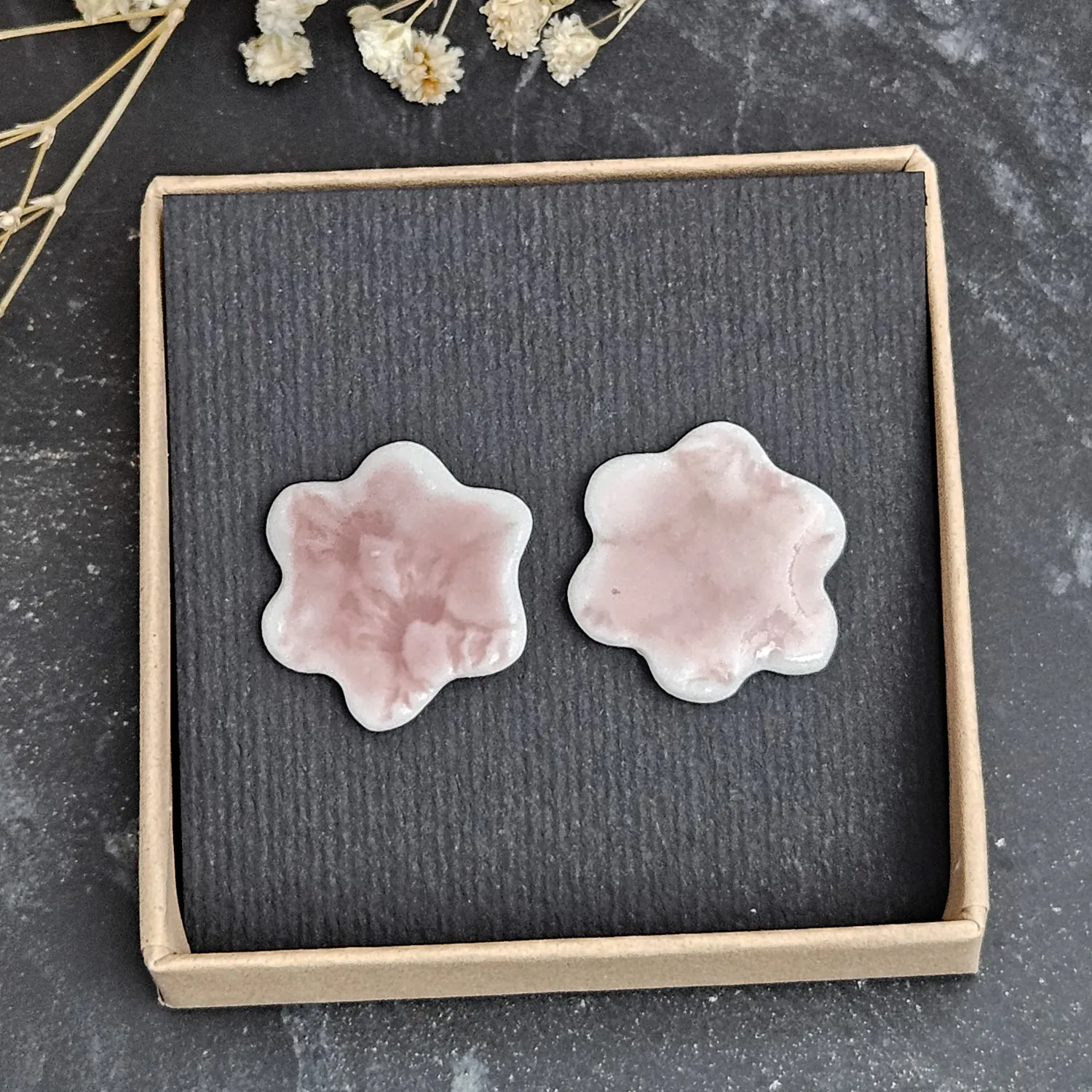 Rose pink fine ceramic porcelain hypoallergenic stud designer earrings for sensitive ears - embossed crocheted pattern - Image 4