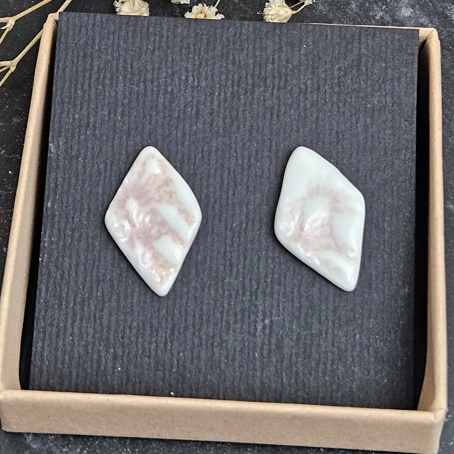 Rose pink fine ceramic porcelain hypoallergenic stud designer earrings for sensitive ears - embossed crocheted pattern - Image 4
