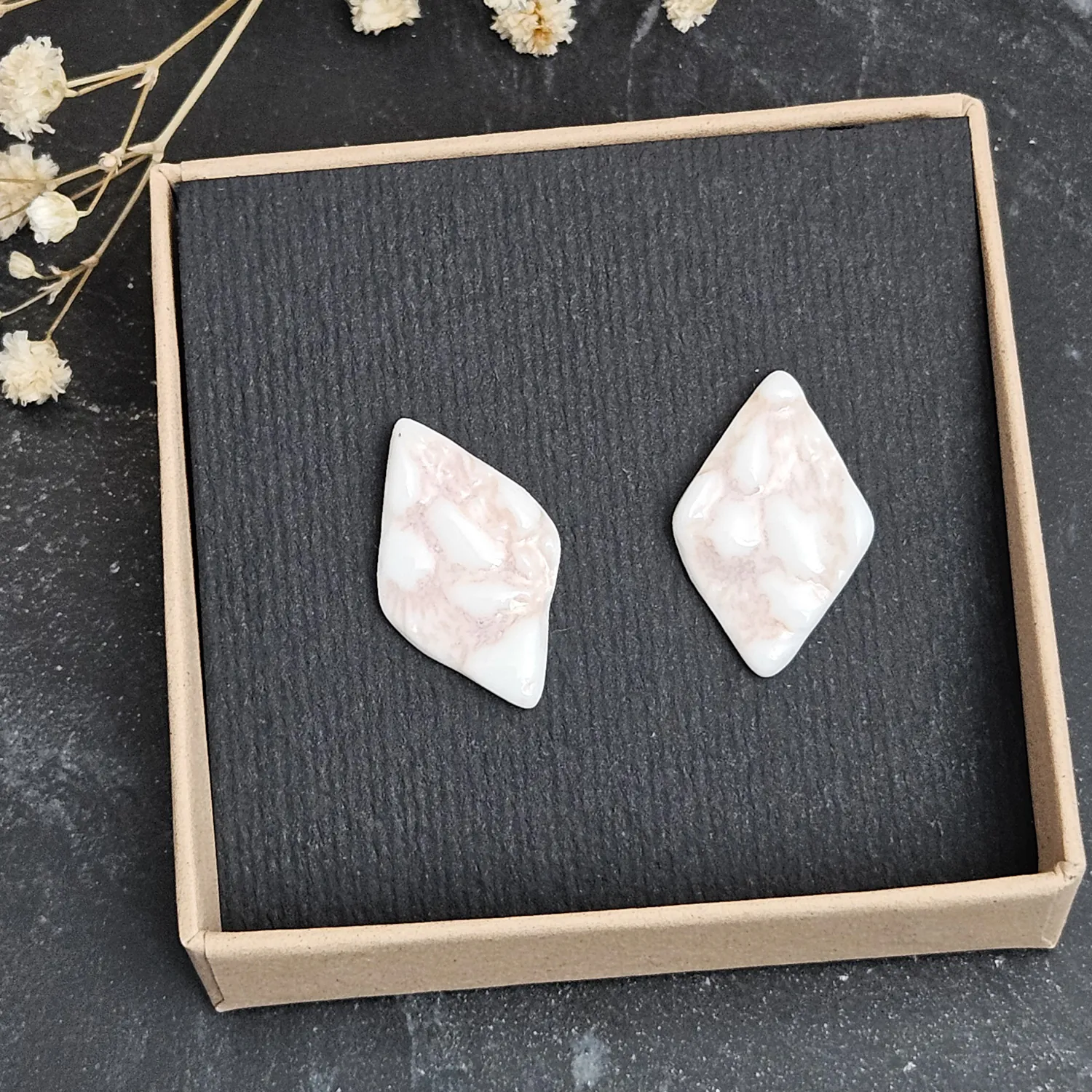 Rose pink fine ceramic porcelain hypoallergenic stud designer earrings for sensitive ears - embossed crocheted pattern - Image 5