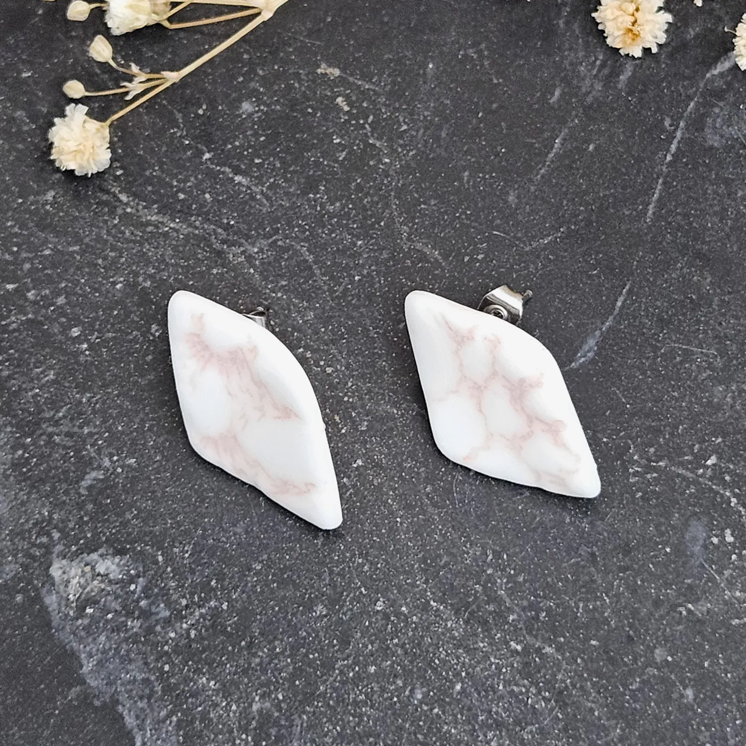 Rose pink fine ceramic porcelain hypoallergenic stud designer earrings for sensitive ears - embossed crocheted pattern - Image 2