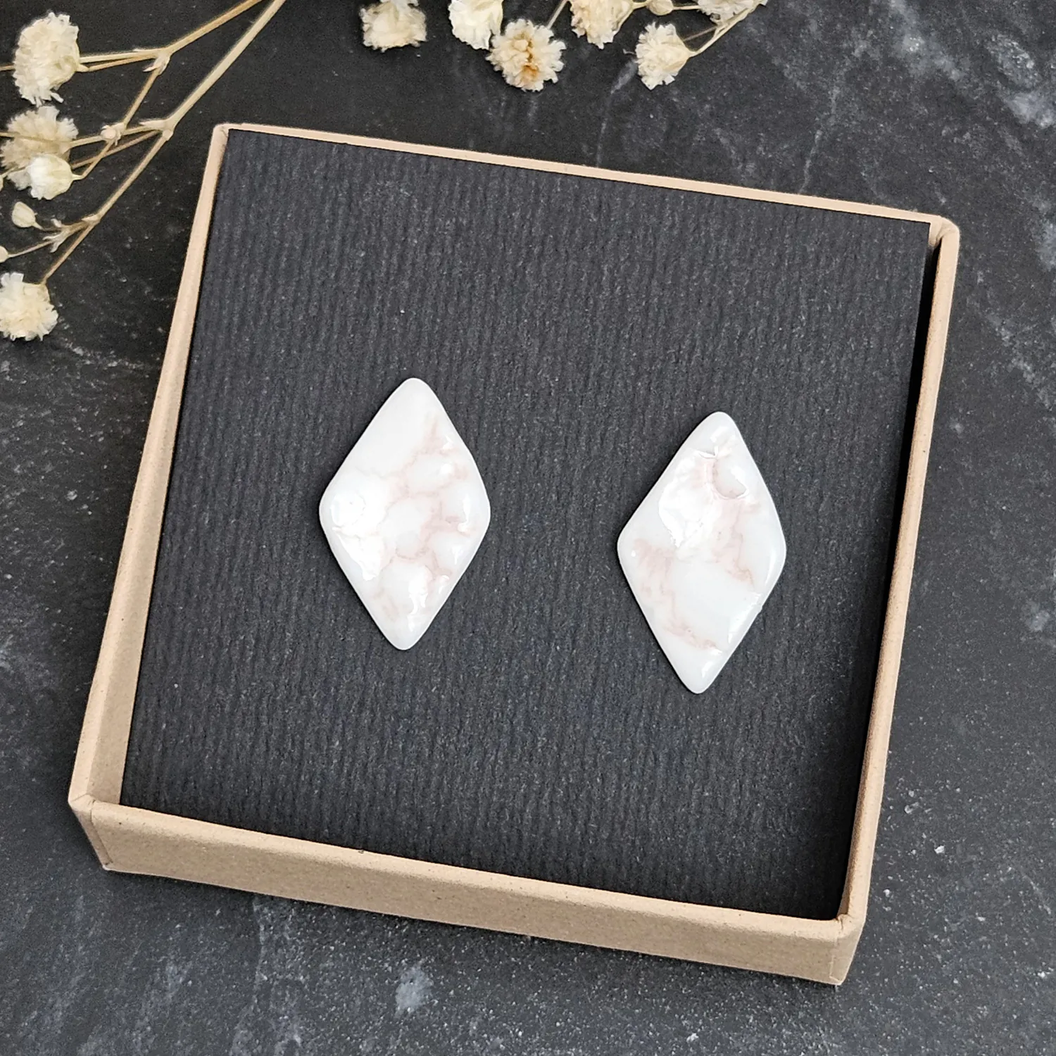 Rose pink fine ceramic porcelain hypoallergenic stud designer earrings for sensitive ears - embossed crocheted pattern - Image 5