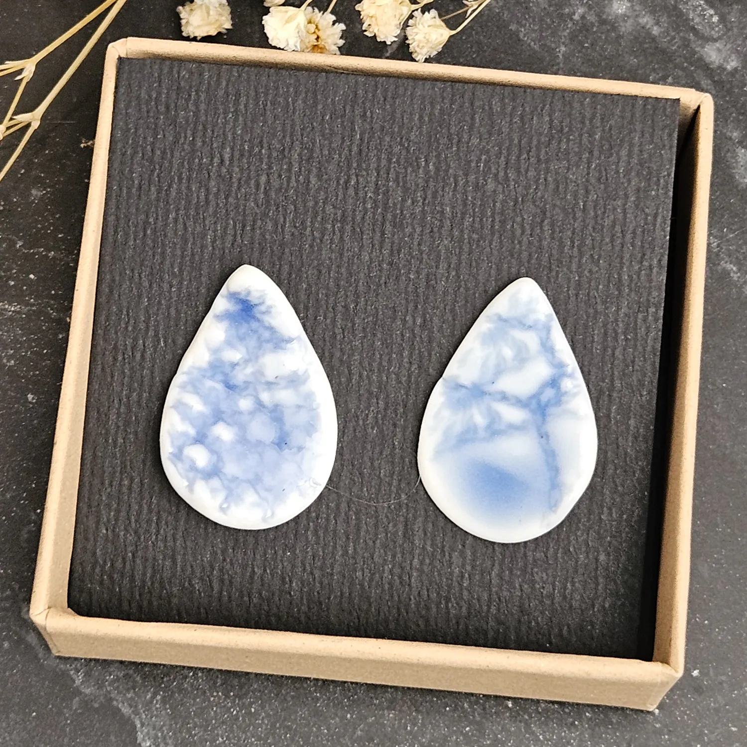 Cobalt blue fine ceramic porcelain hypoallergenic stud designer earrings for sensitive ears - embossed crocheted pattern - Image 4