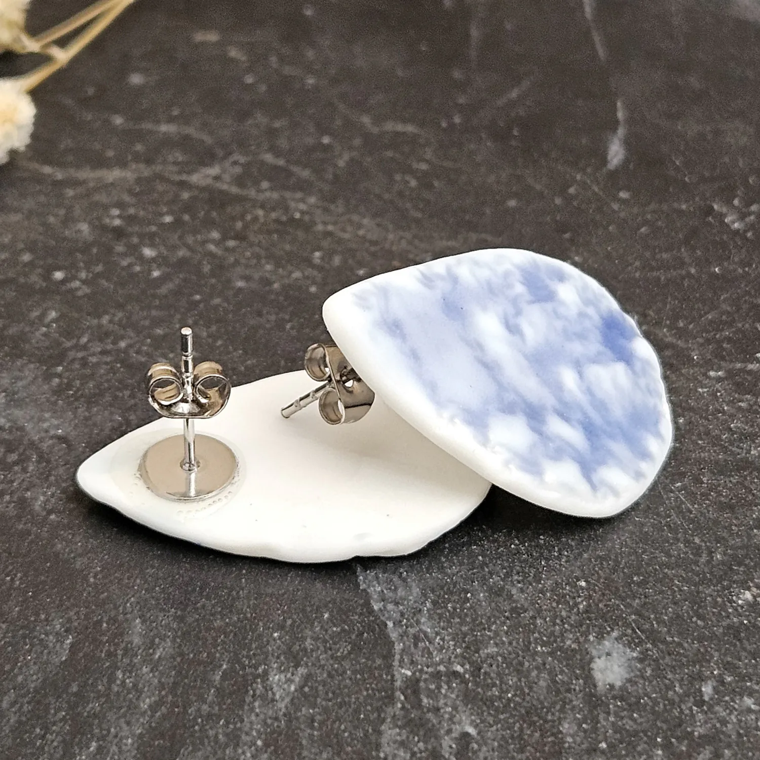 Cobalt blue fine ceramic porcelain hypoallergenic stud designer earrings for sensitive ears - embossed crocheted pattern - Image 3