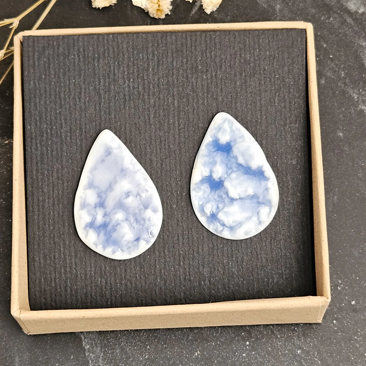 Cobalt blue fine ceramic porcelain hypoallergenic stud designer earrings for sensitive ears - embossed crocheted pattern - Image 4