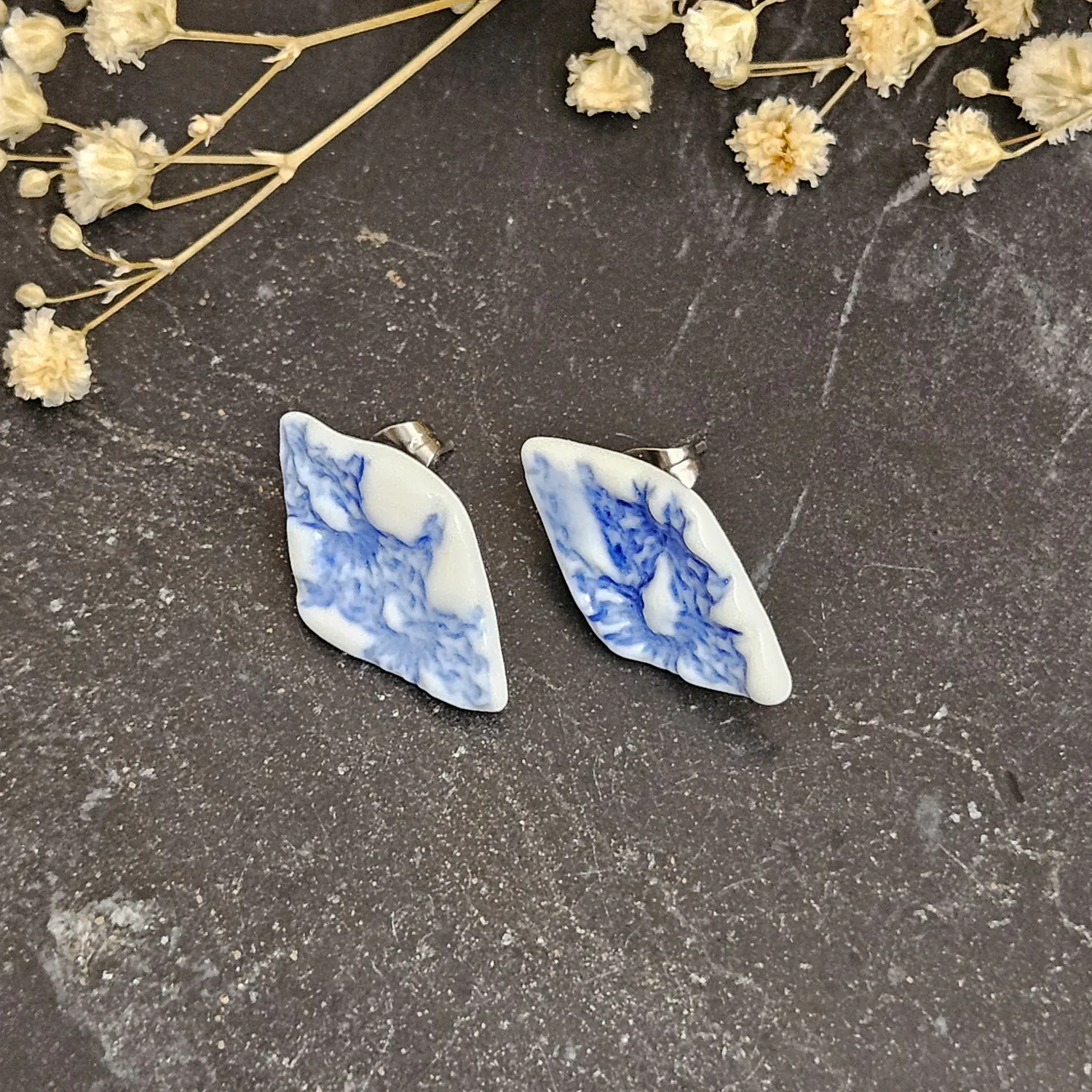 Cobalt blue fine ceramic porcelain hypoallergenic stud designer earrings for sensitive ears - embossed crocheted pattern - Image 2