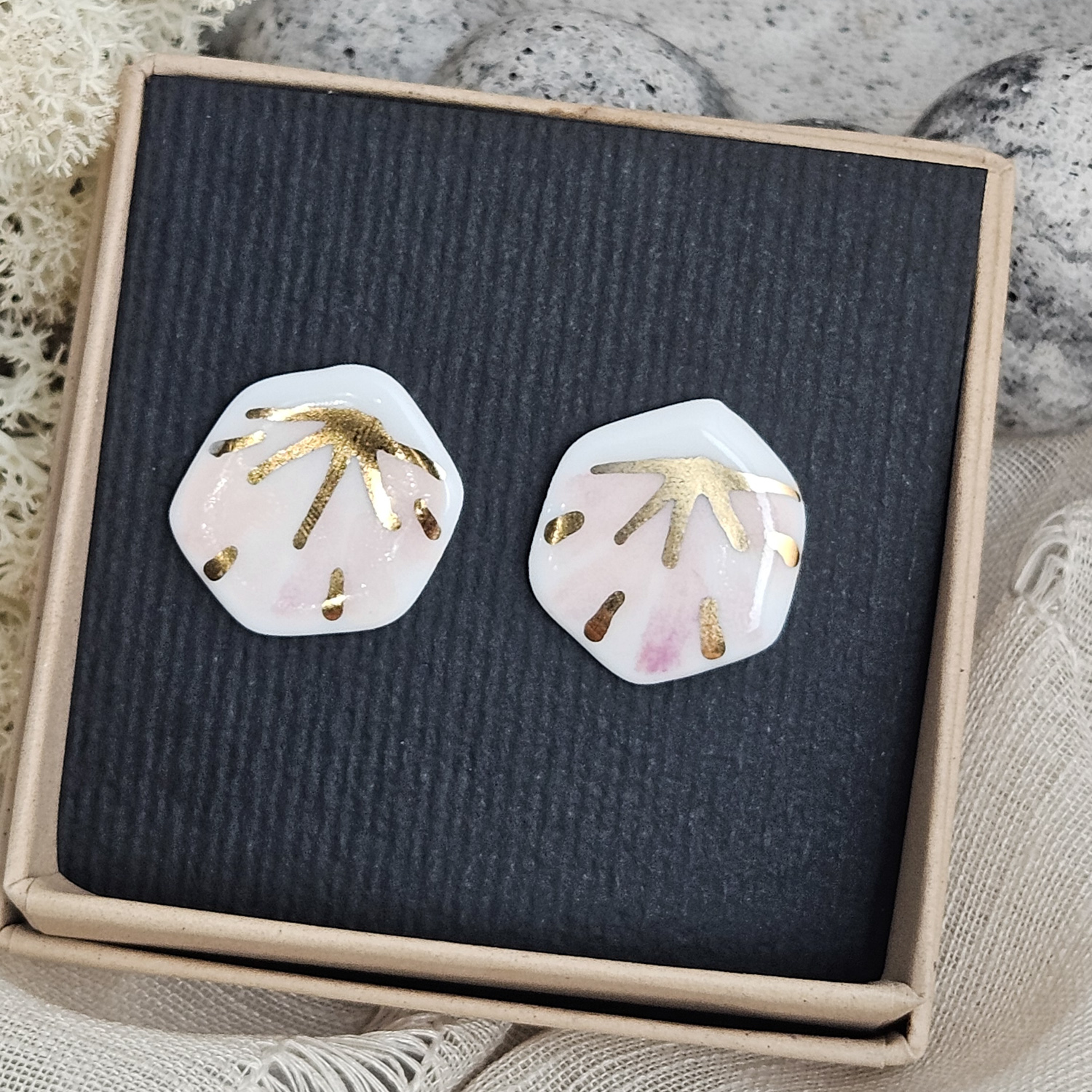 Rose pink fine ceramic porcelain hypoallergenic stud designer earrings for sensitive ears - hand-painted artisan geometric shell pattern with 22k gold plating - obrazek 4