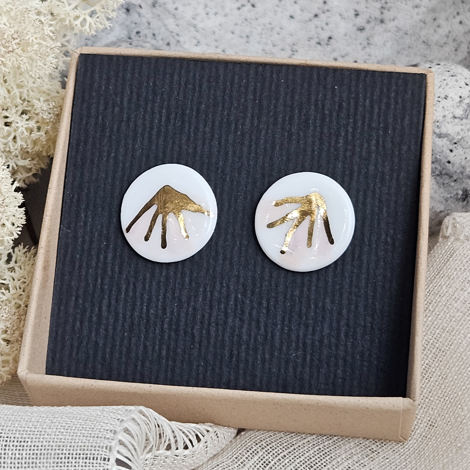 Rose pink fine ceramic porcelain hypoallergenic stud designer earrings for sensitive ears - hand-painted artisan geometric shell pattern with 22k gold plating - obrazek 4