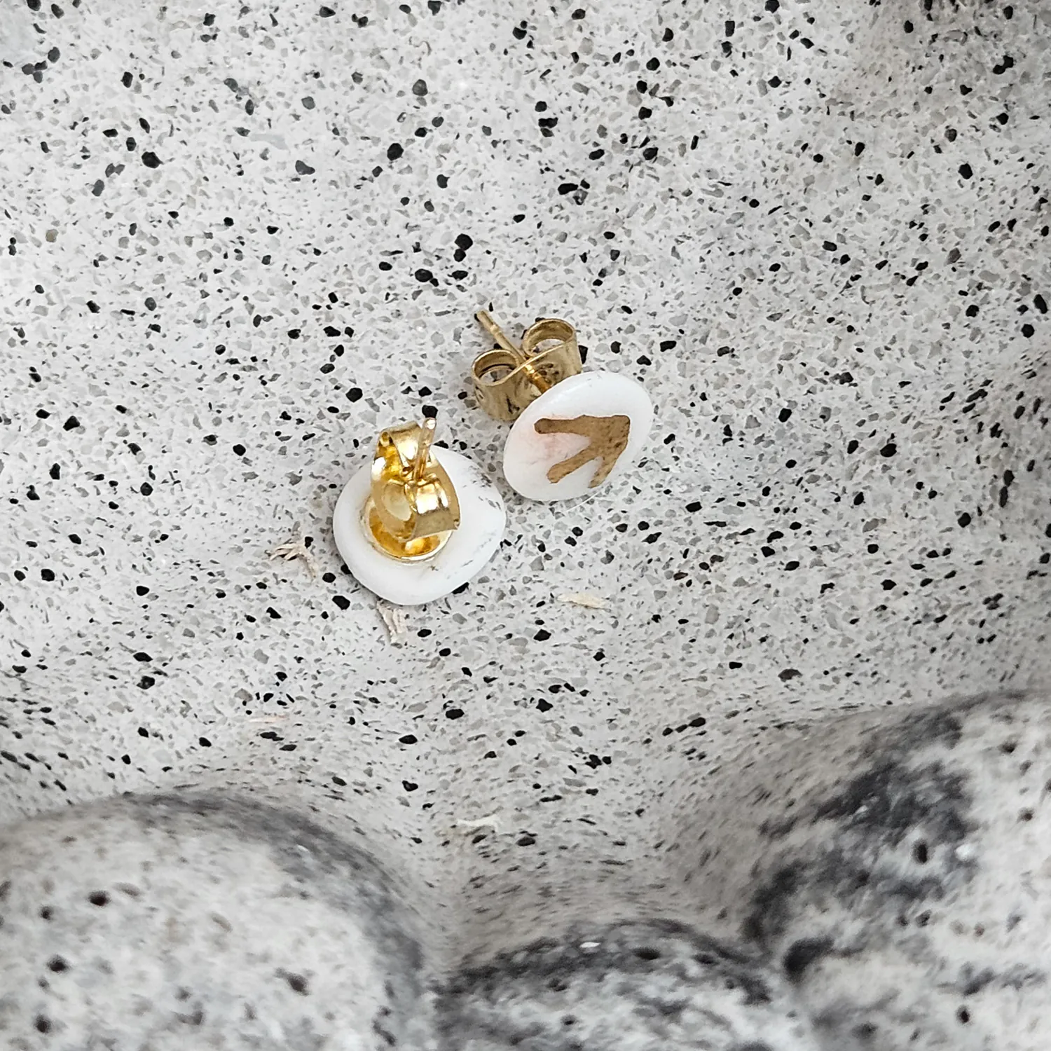 Rose pink fine ceramic porcelain hypoallergenic stud designer earrings for sensitive ears - hand-painted artisan geometric shell pattern with 22k gold plating - Image 3