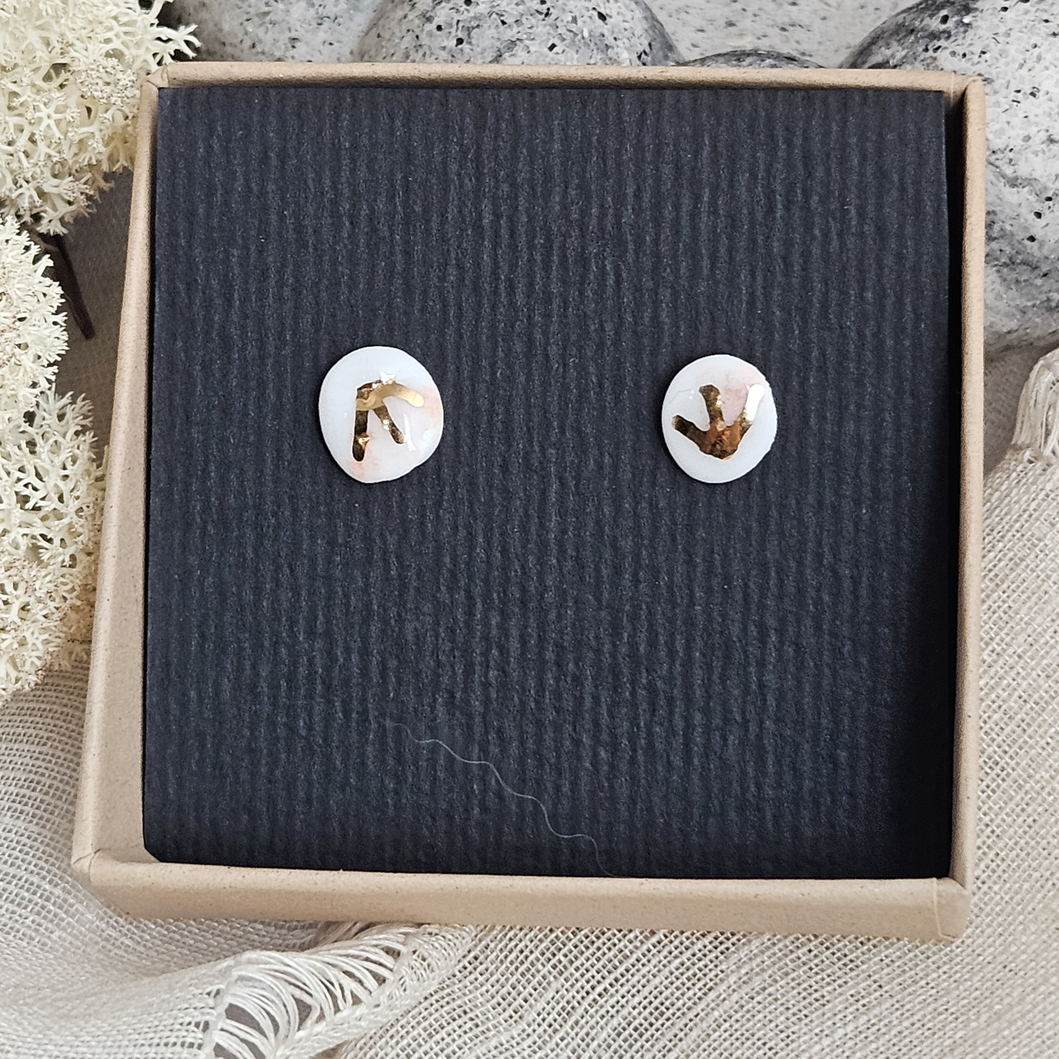 Rose pink fine ceramic porcelain hypoallergenic stud designer earrings for sensitive ears - hand-painted artisan geometric shell pattern with 22k gold plating - obrazek 4