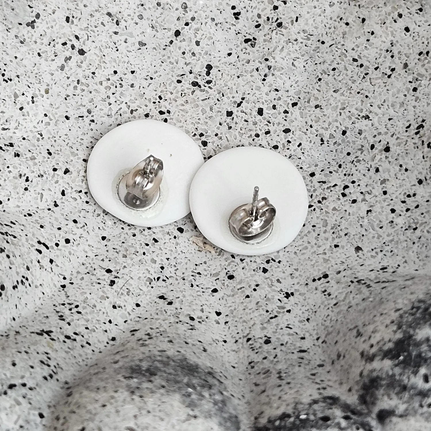 Rose pink fine ceramic porcelain hypoallergenic stud designer earrings for sensitive ears - hand-painted artisan geometric shell pattern with silver accents (white gold) - Image 4