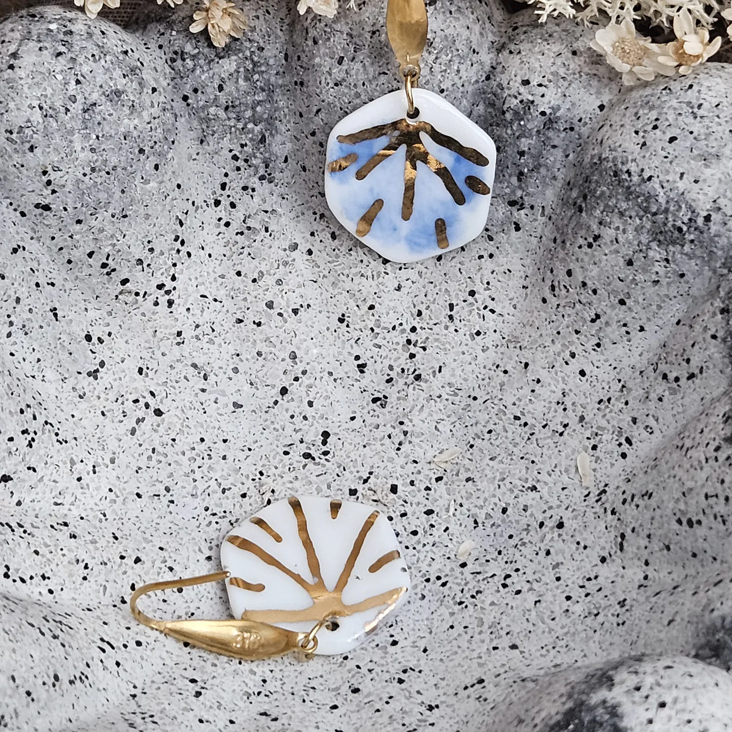 Cobalt blue fine ceramic porcelain dangle designer earrings - hand-painted artisan geometric shell pattern with 22k gold plating - obrazek 3