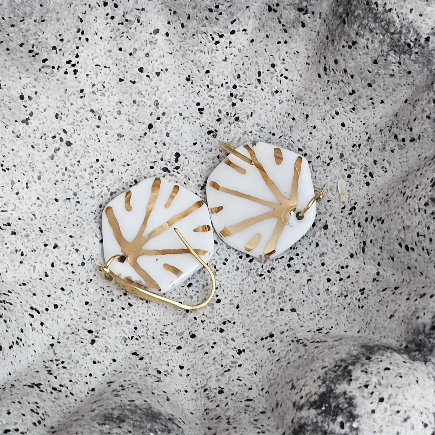 Cobalt blue fine ceramic porcelain dangle designer earrings - hand-painted artisan geometric shell pattern with 22k gold plating - obrazek 4