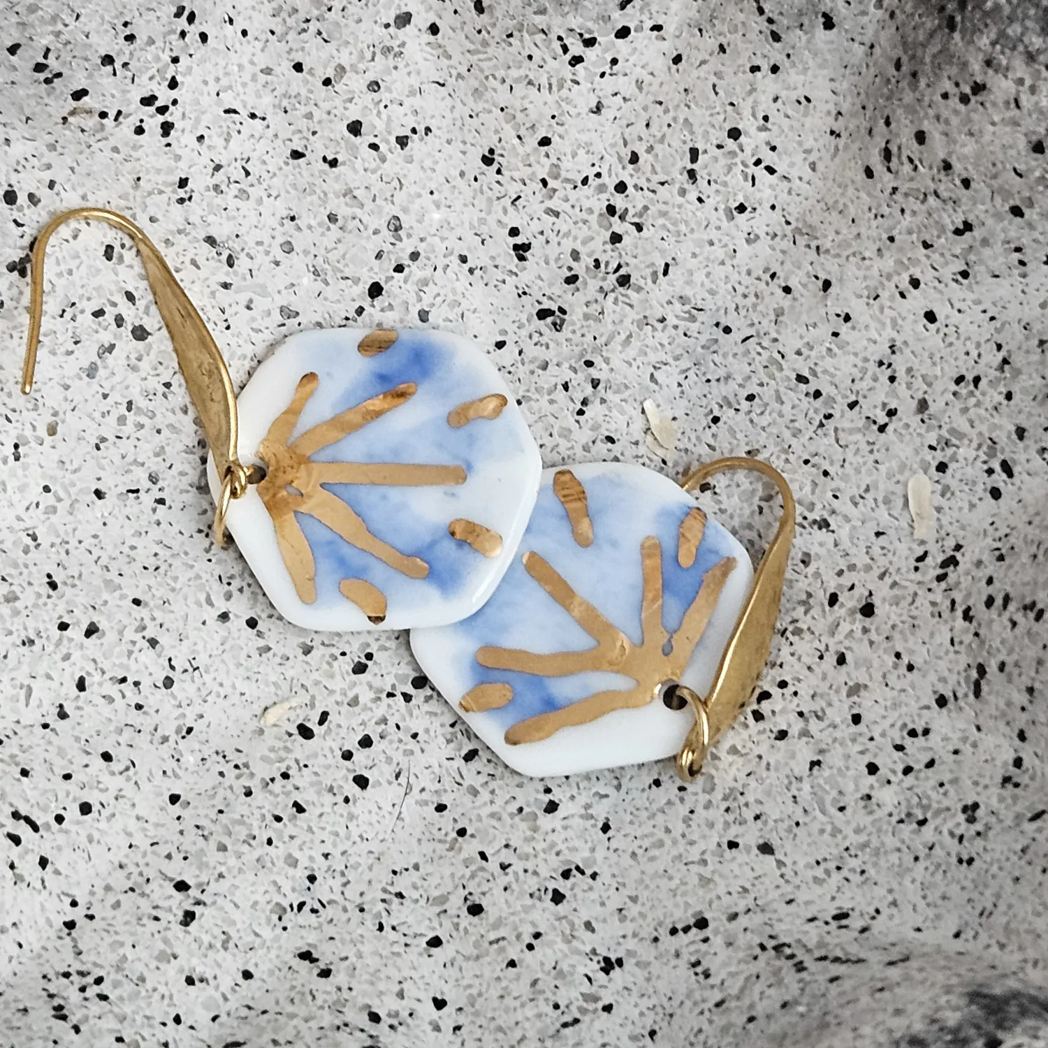 Cobalt blue fine ceramic porcelain dangle designer earrings - hand-painted artisan geometric shell pattern with 22k gold plating - obrazek 5