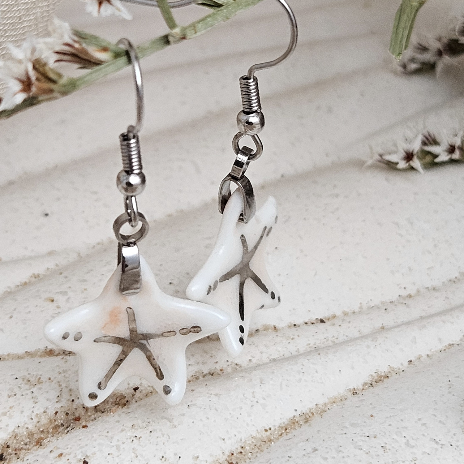 Rose pink fine ceramic porcelain dangle designer earrings - hand-painted artisan starfish with silver accents (white gold) - obrazek 2