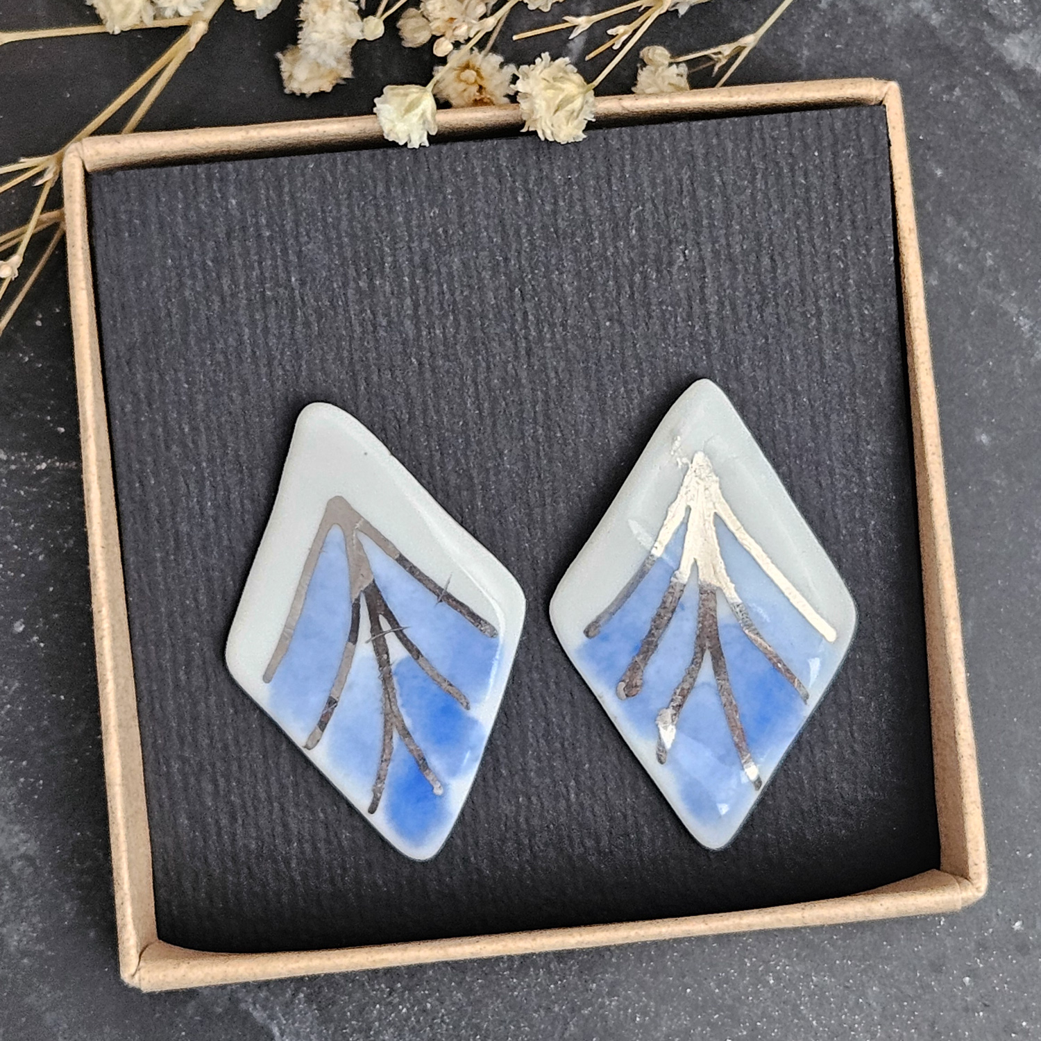 Blue hand-painted artisan fine ceramic porcelain hypoallergenic stud designer earrings for sensitive ears with silver accents (white gold) - obrazek 4