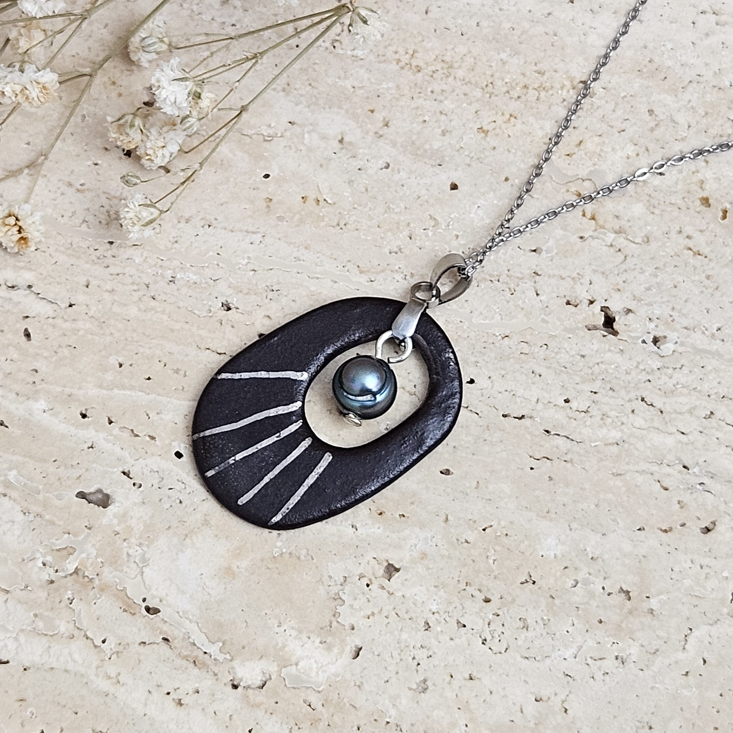 Two-sided black fine ceramic porcelain designer necklace with silver accents (white gold) and pearl - obrazek 2