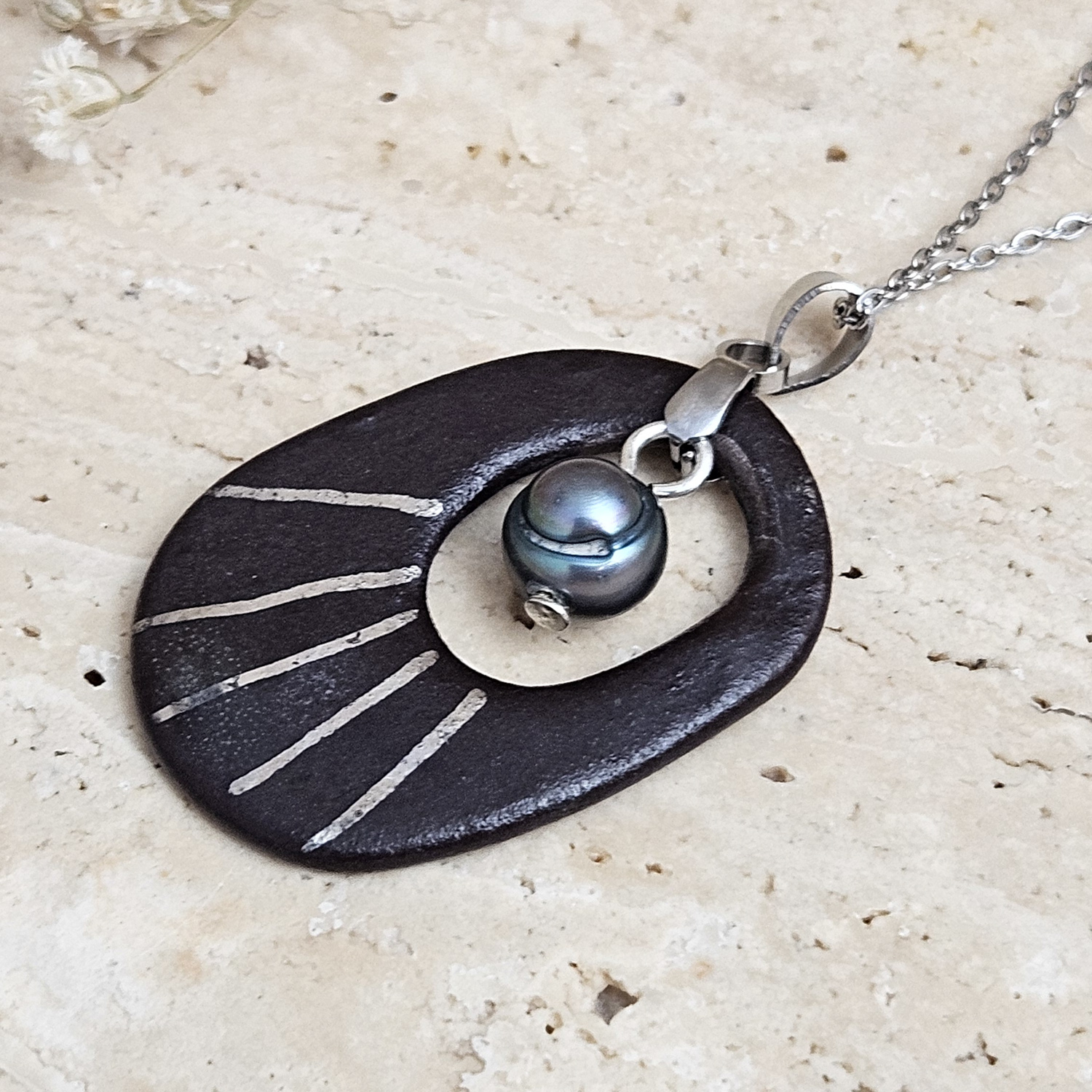 Two-sided black fine ceramic porcelain designer necklace with silver accents (white gold) and pearl - obrazek 3