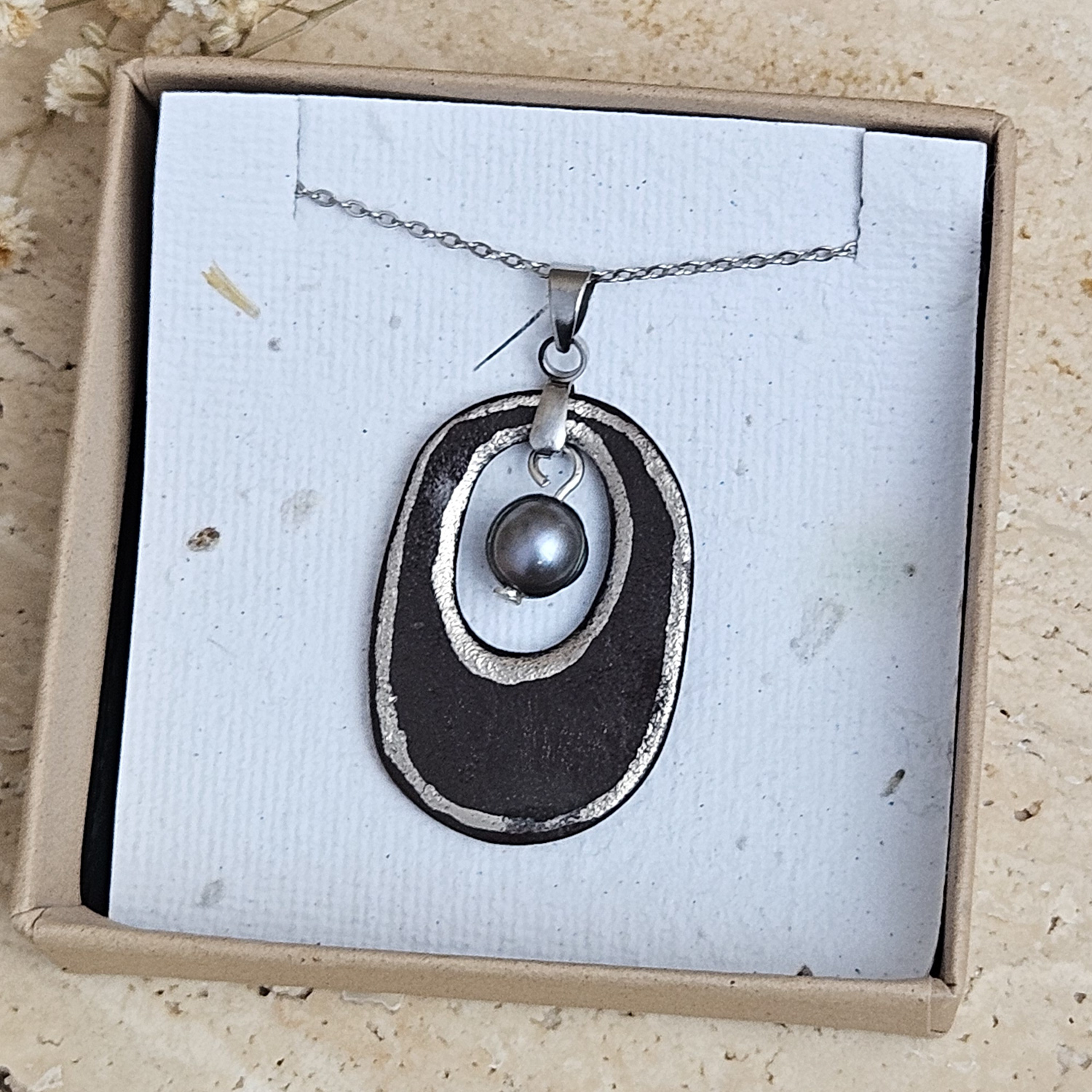 Two-sided black fine ceramic porcelain designer necklace with silver accents (white gold) and pearl - obrazek 4