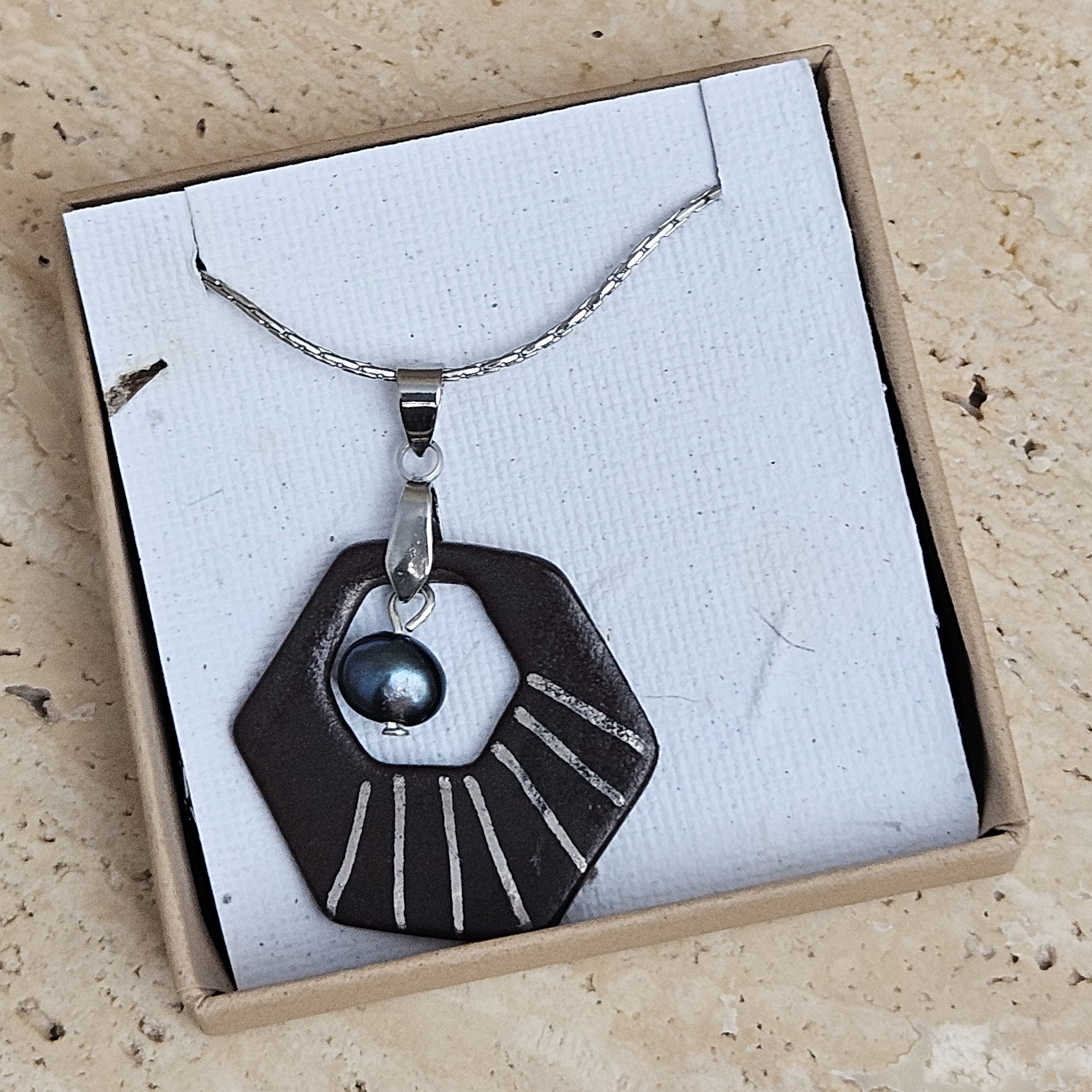 Two-sided black fine ceramic porcelain designer necklace with silver accents (white gold) and pearl - obrazek 3