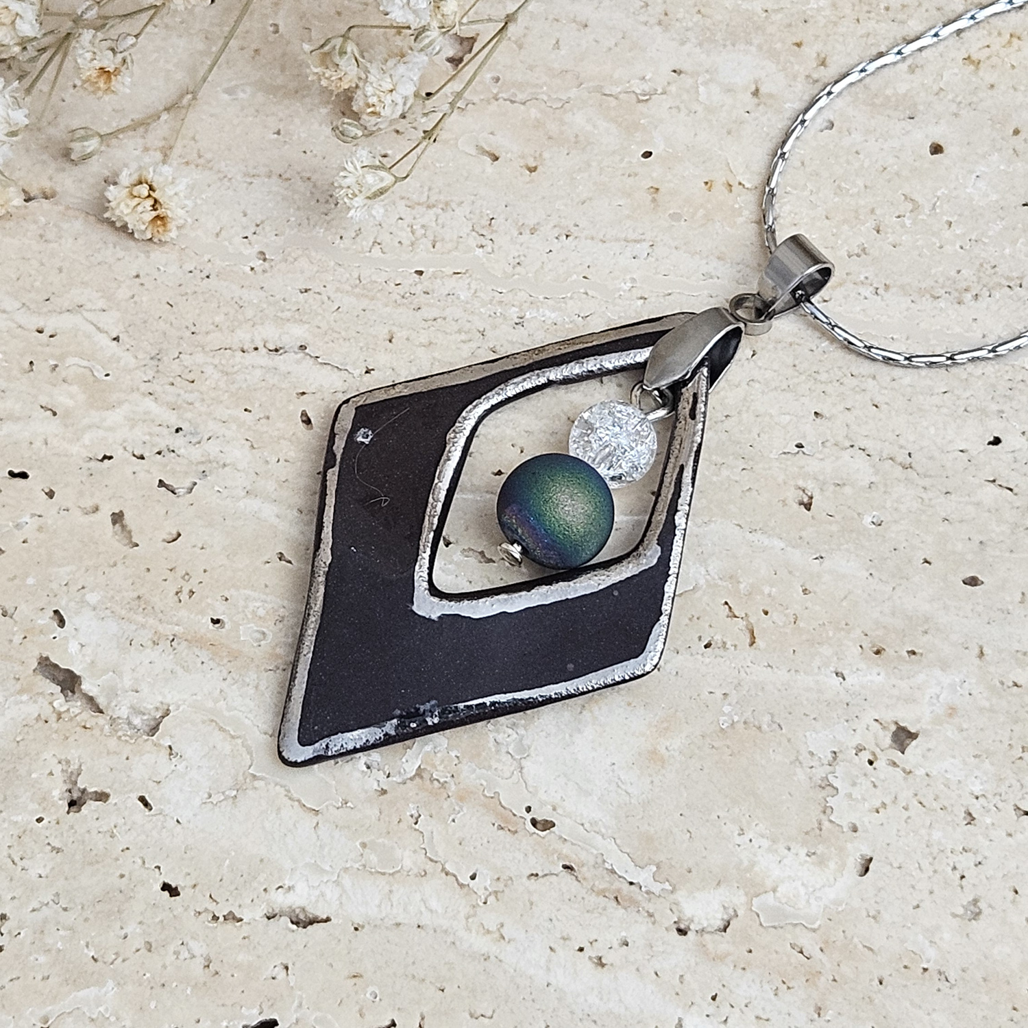 Two-sided black fine ceramic porcelain designer necklace with silver accents (white gold) and ice crystal and agate druzy - obrazek 2