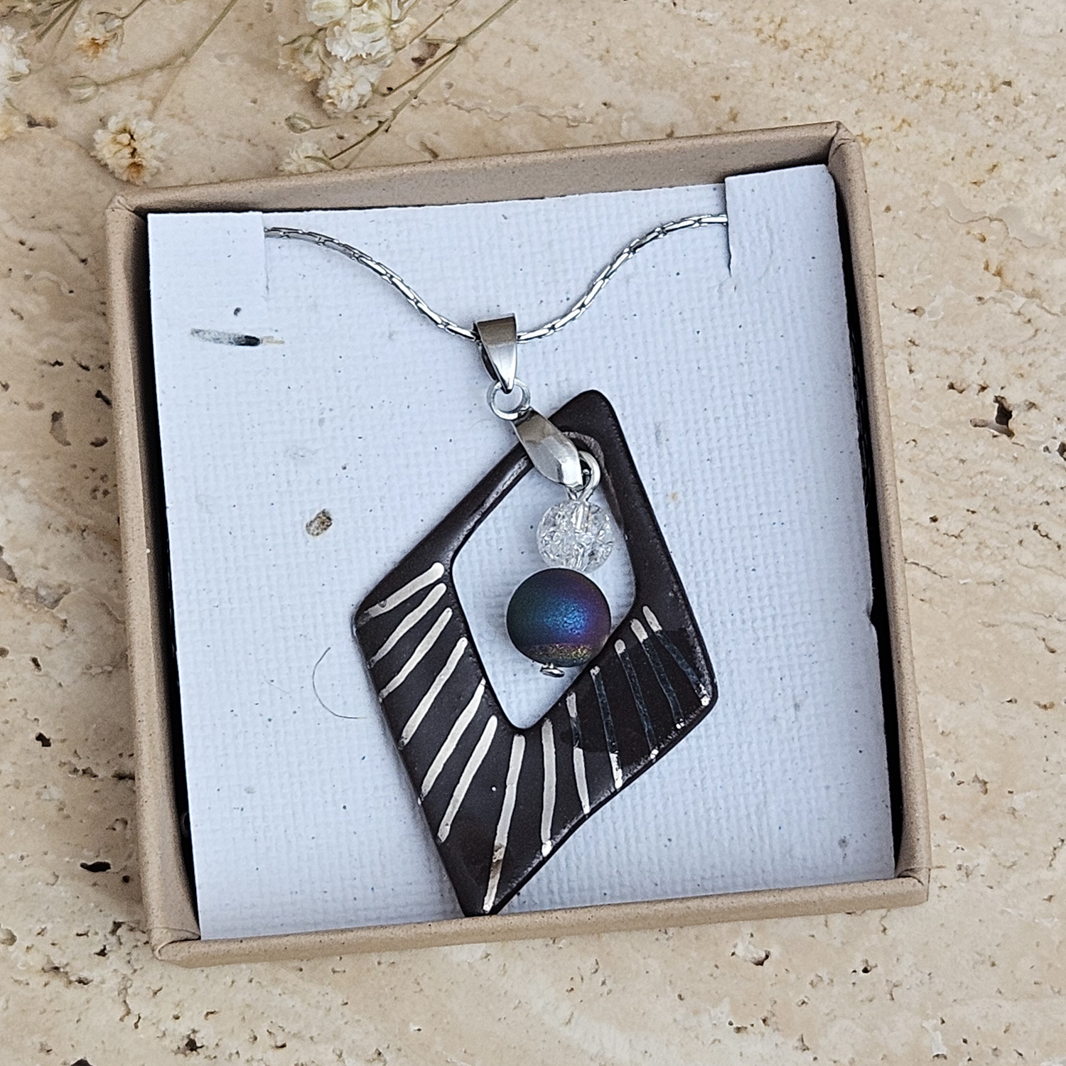 Two-sided black fine ceramic porcelain designer necklace with silver accents (white gold) and ice crystal and agate druzy - obrazek 3