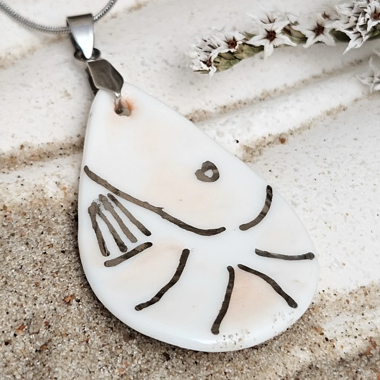 Fine ceramic fine ceramic porcelain designer necklace - hand-painted artisan shrimp with silver accents (white gold) - Image 2