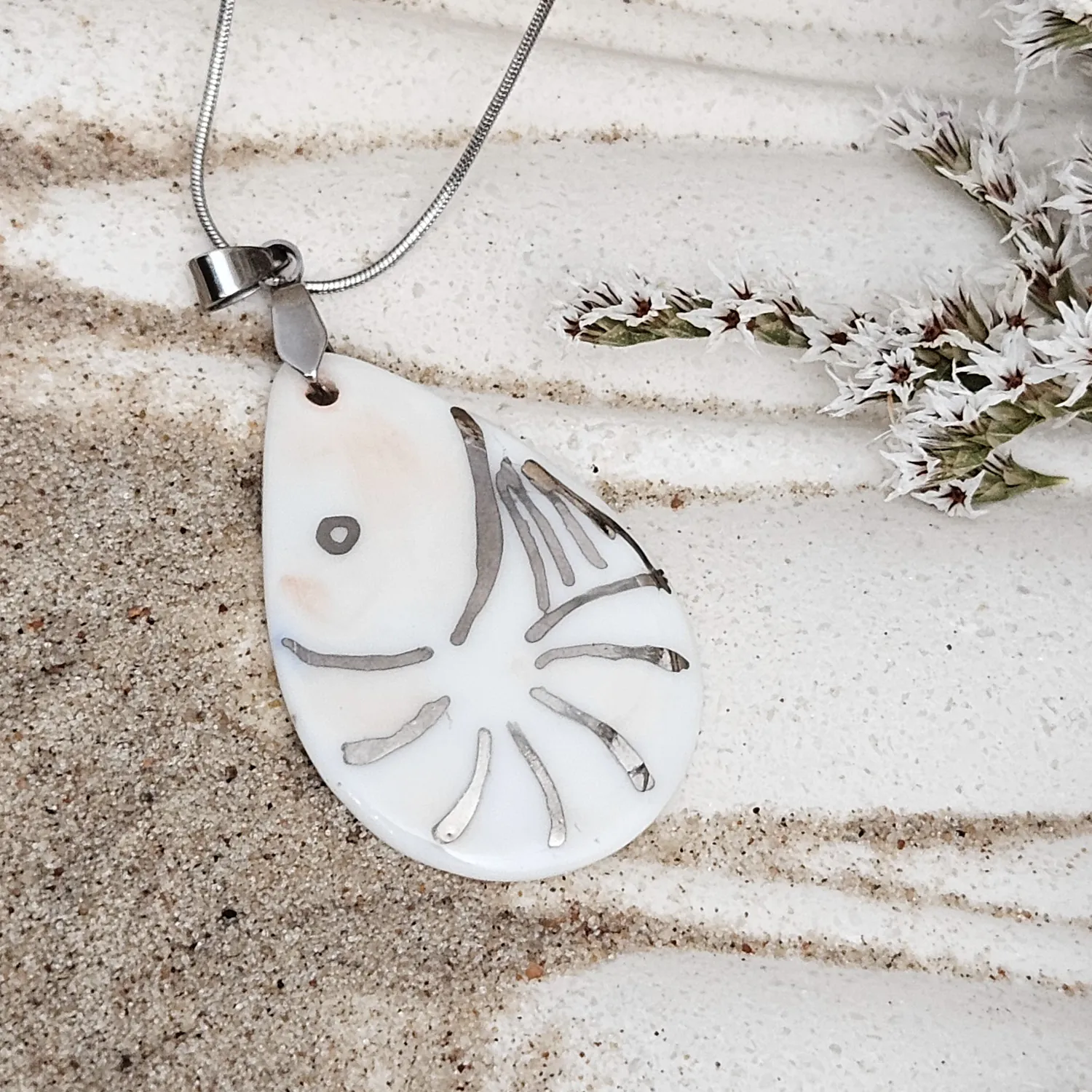 Fine ceramic fine ceramic porcelain designer necklace - hand-painted artisan shrimp with silver accents (white gold) - Image 3