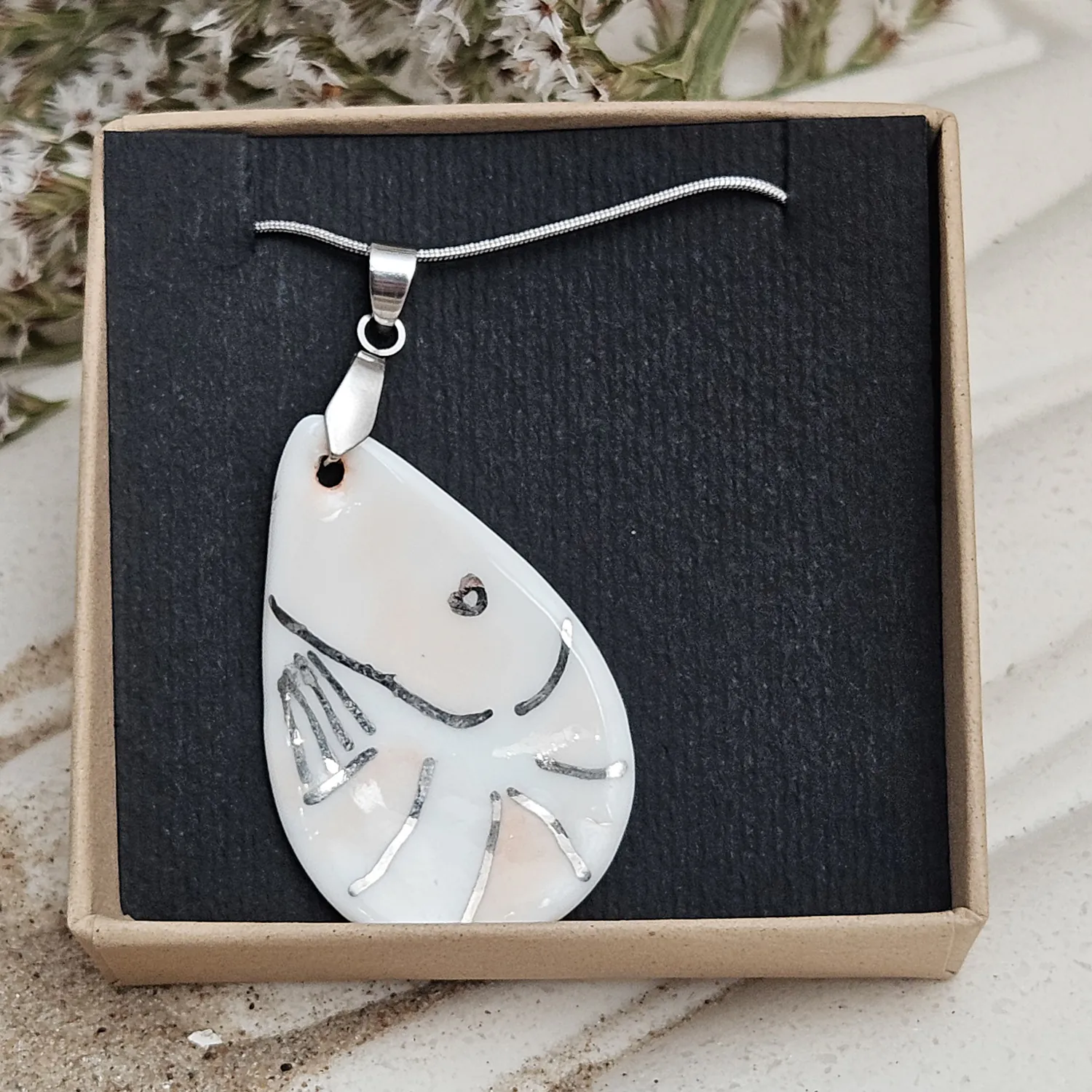 Fine ceramic fine ceramic porcelain designer necklace - hand-painted artisan shrimp with silver accents (white gold) - Image 4