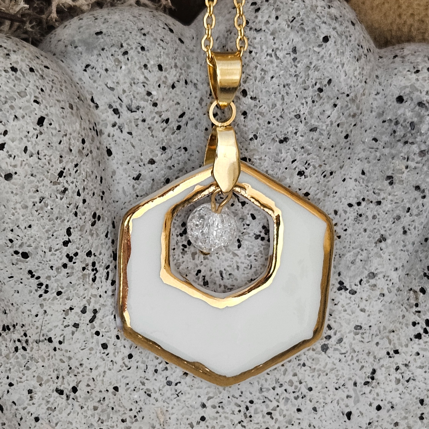 Two-sided pink fine ceramic porcelain designer necklace with ice crystal - hand-painted artisan geometric shell pattern with 22k gold plating - obrazek 2