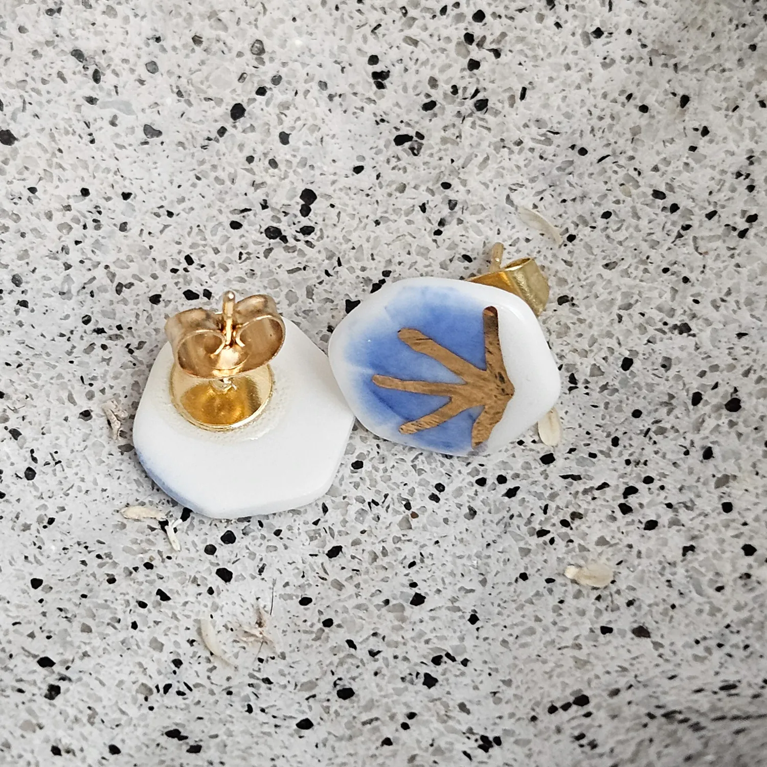 Cobalt blue fine ceramic porcelain hypoallergenic stud designer earrings for sensitive ears - hand-painted artisan geometric shell pattern with 22k gold plating - Image 4