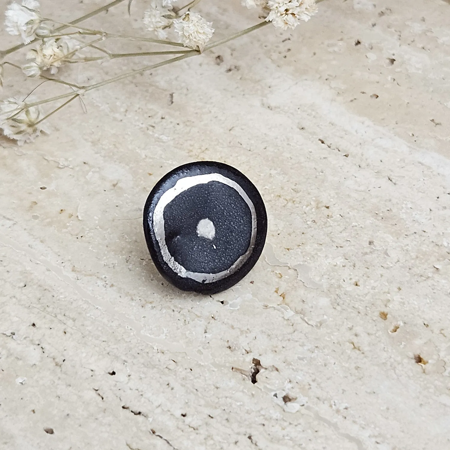 Black fine ceramic porcelain pin with silver accents (white gold) - Image 2