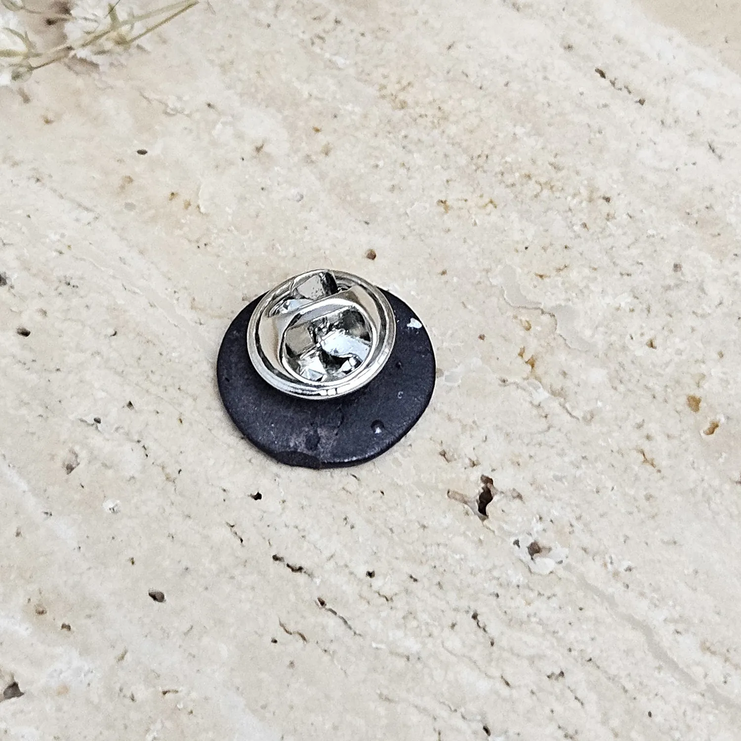Black fine ceramic porcelain pin with silver accents (white gold) - Image 3