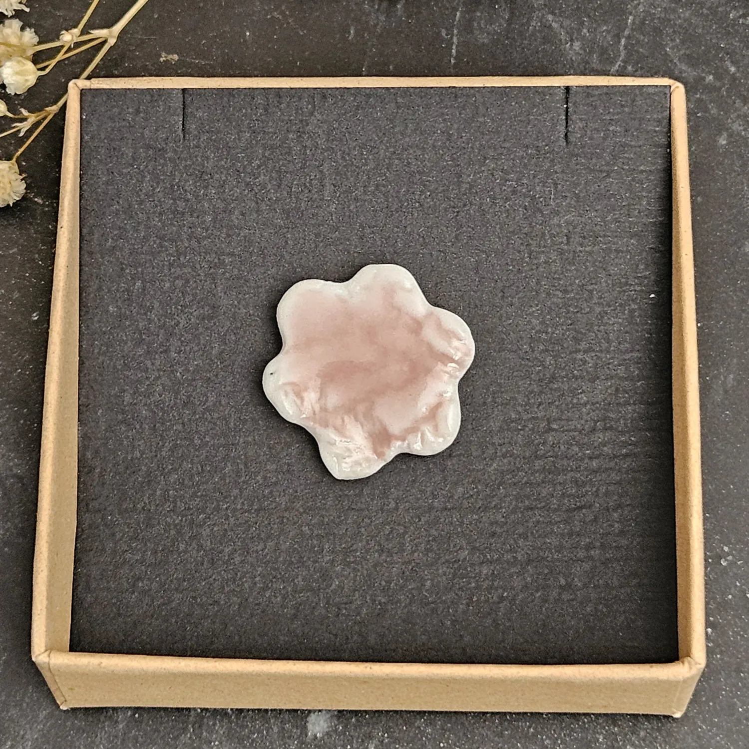 Rose pink fine ceramic porcelain pin - embossed crocheted pattern - Image 4
