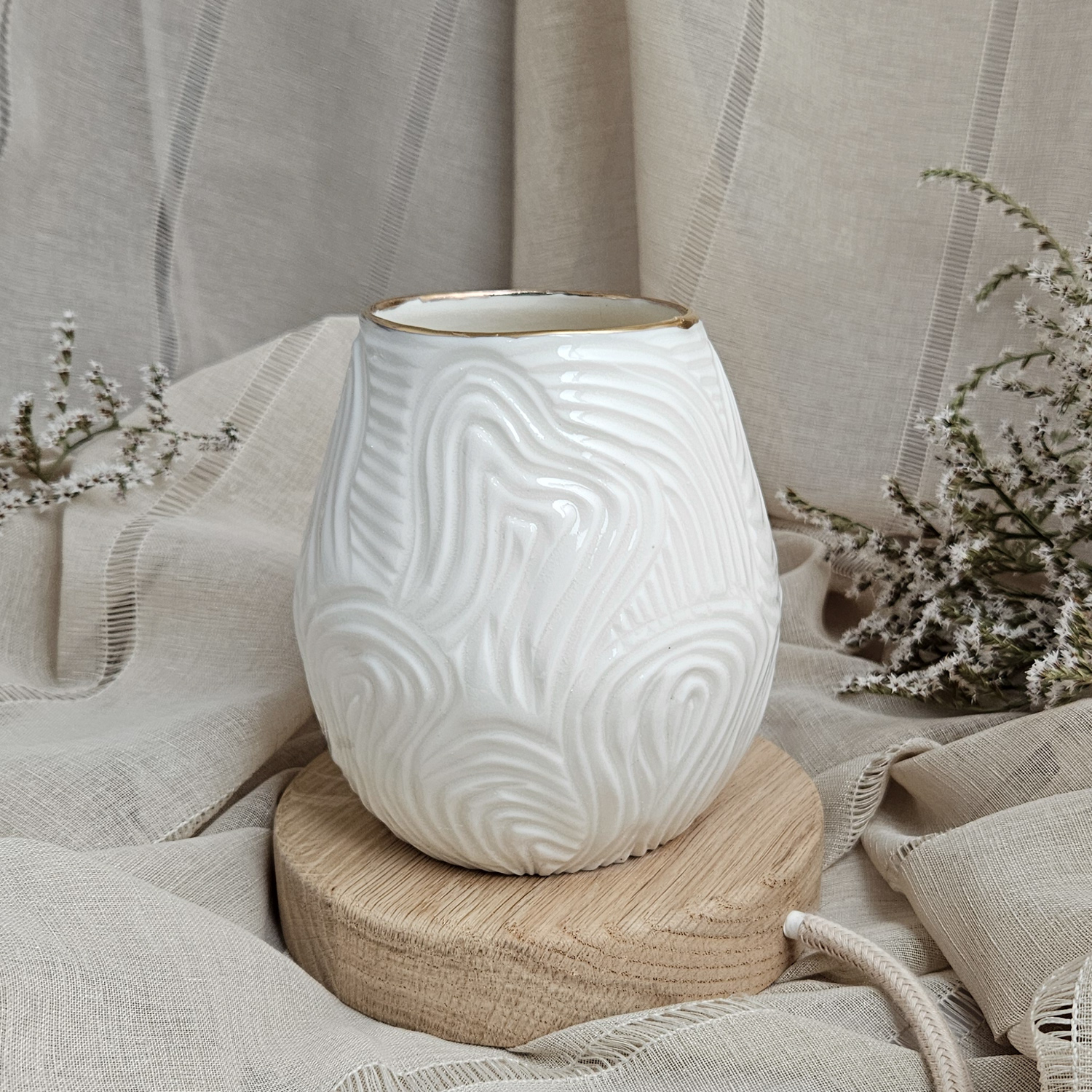 Carved fine porcelain handmade ceramic table lamp with gold - organic pattern - Image 2