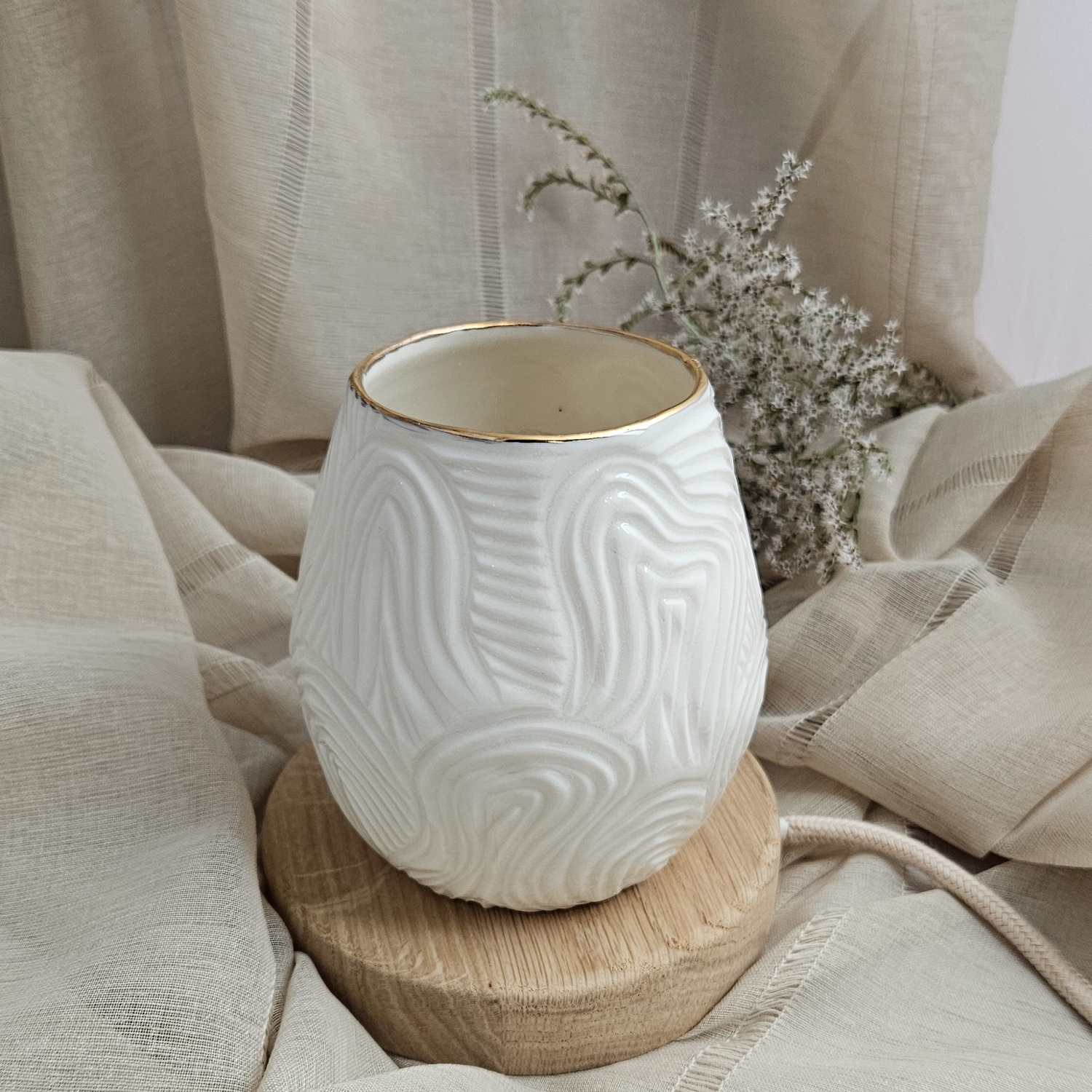 Carved fine porcelain handmade ceramic table lamp with gold - organic pattern - Image 3