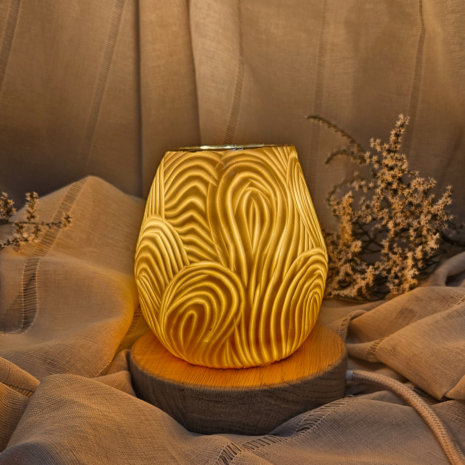 Carved fine porcelain handmade ceramic table lamp with gold - organic pattern - Image 6