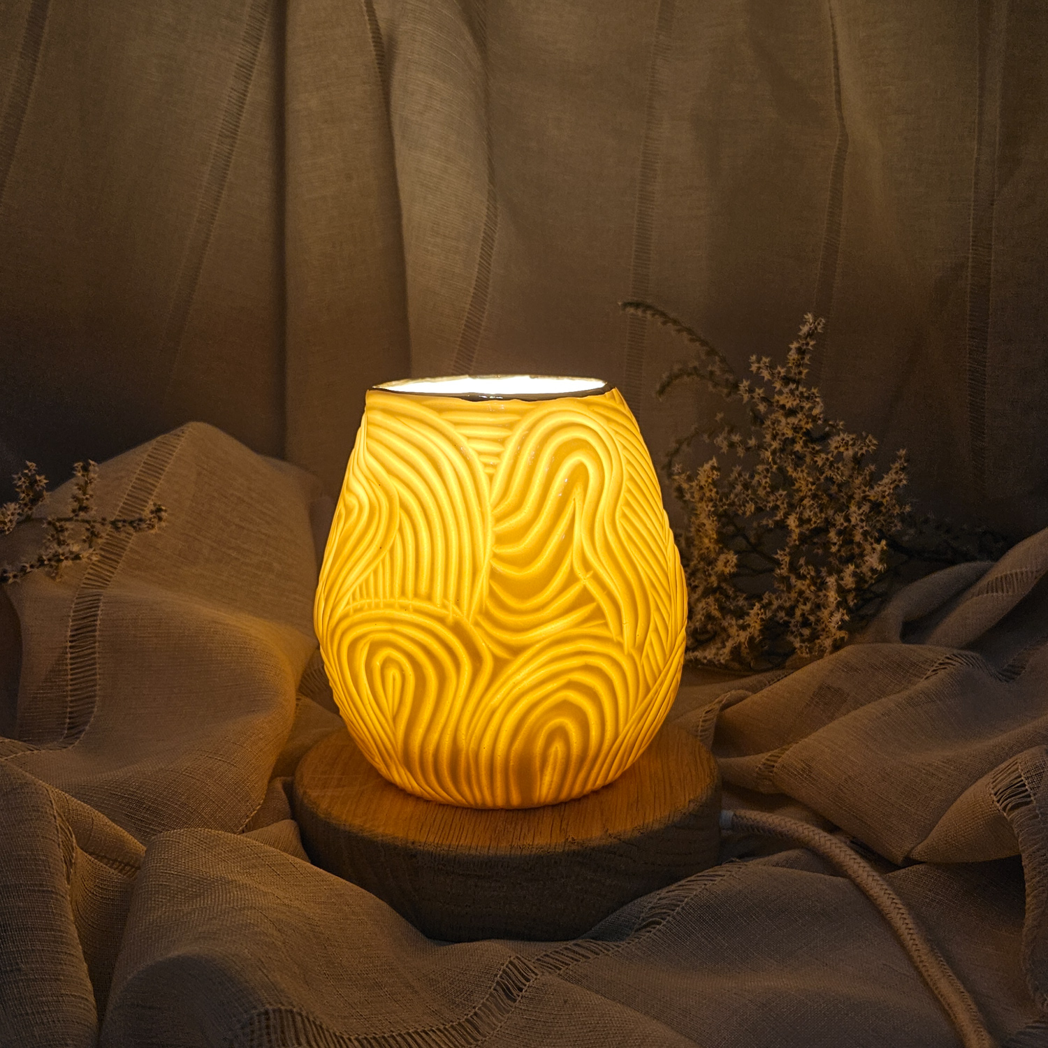 Carved fine porcelain handmade ceramic table lamp with gold - organic pattern - Image 7
