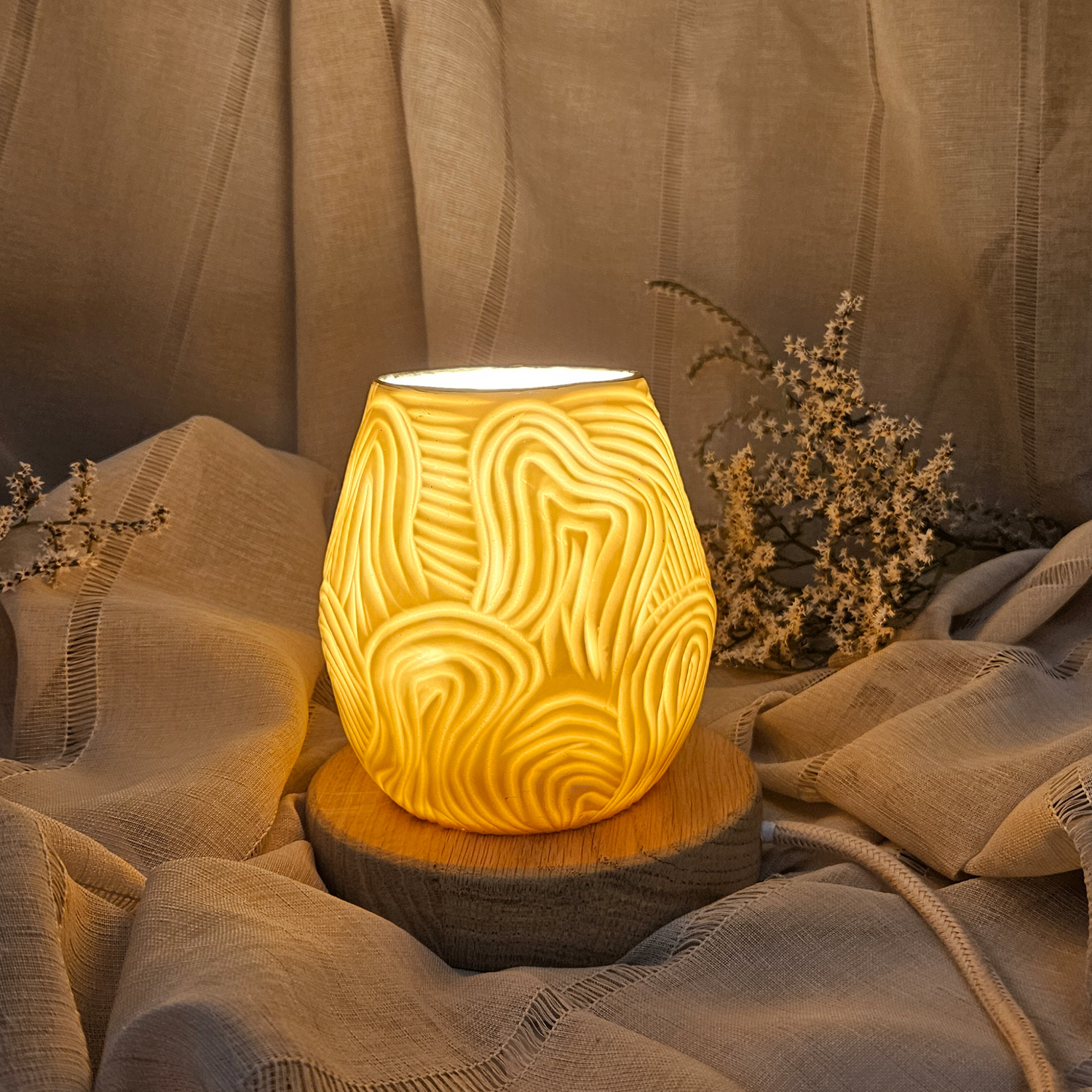 Carved fine porcelain handmade ceramic table lamp with gold - organic pattern - Image 8