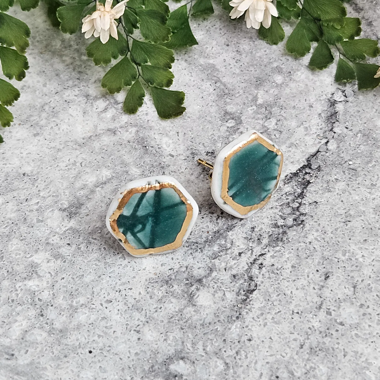Emerald green fine ceramic porcelain hypoallergenic stud designer earrings for sensitive ears with 22k gold plating - embossed plant - Image 2