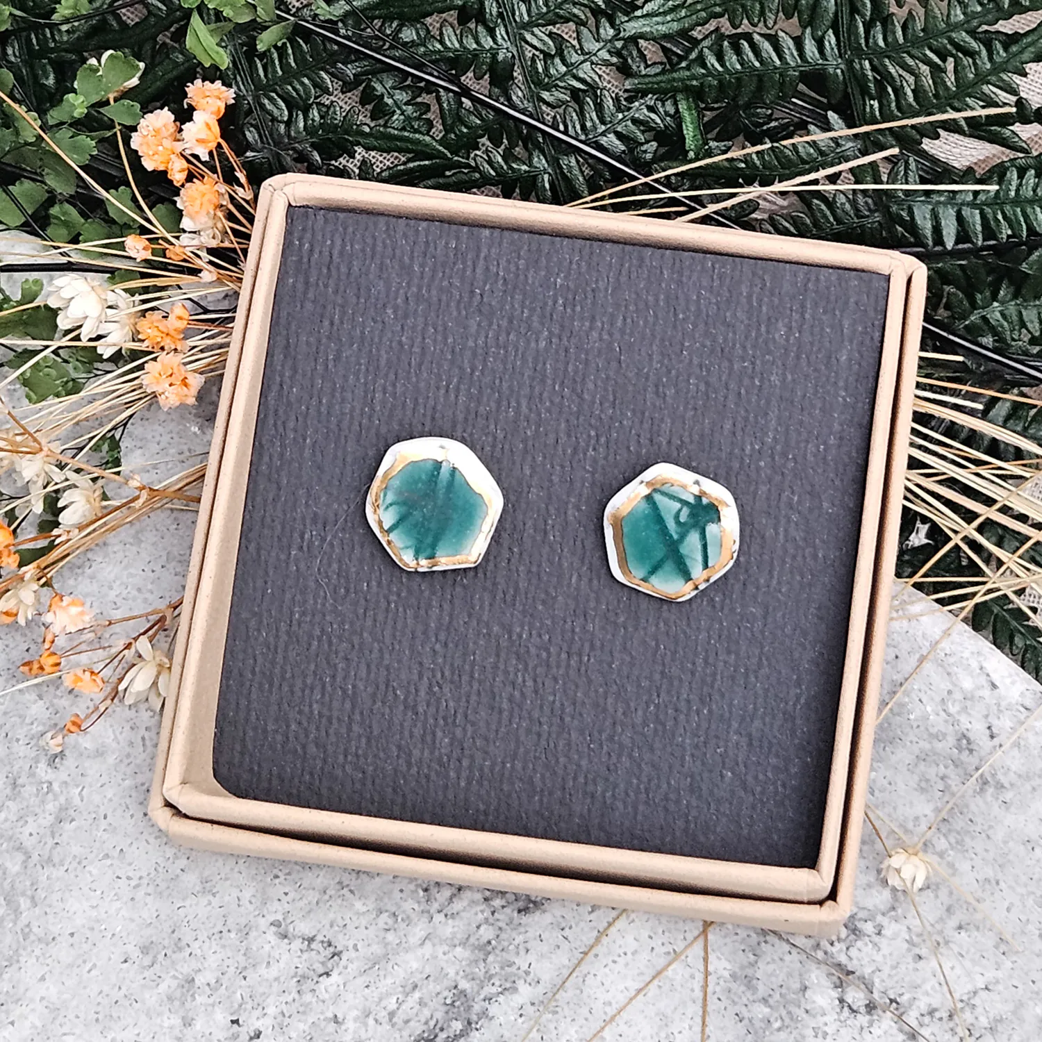 Emerald green fine ceramic porcelain hypoallergenic stud designer earrings for sensitive ears with 22k gold plating - embossed plant - Image 4
