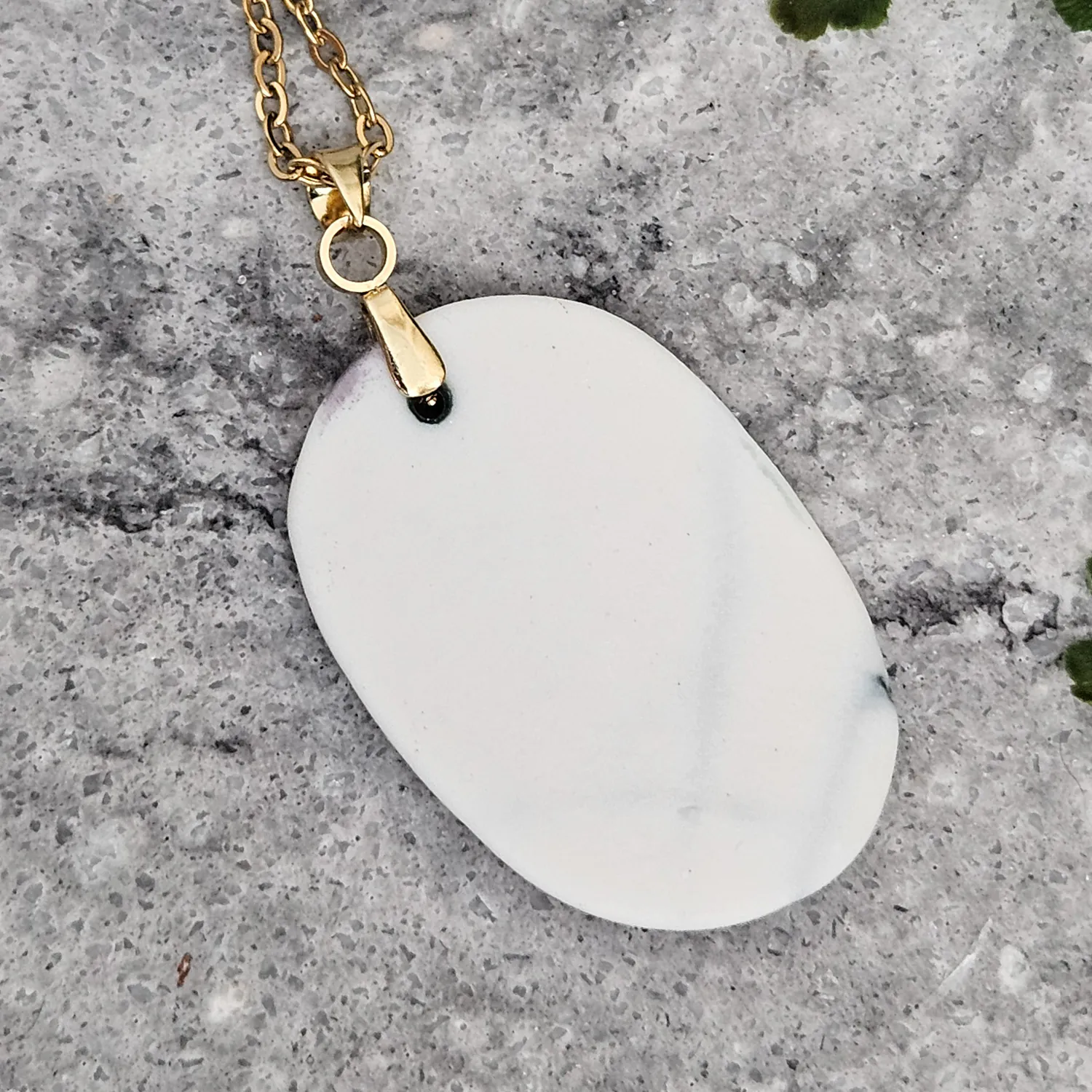 Emerald green fine ceramic porcelain designer necklace - embossed plant with 22k gold plating and clover pendant - Image 3