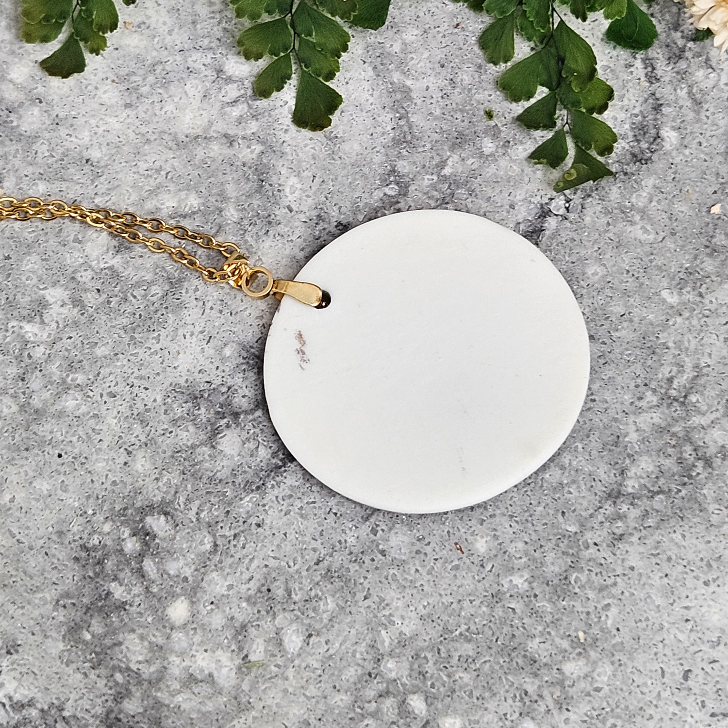 Emerald green fine ceramic porcelain designer necklace - embossed plant with 22k gold plating and clover pendant - Image 3