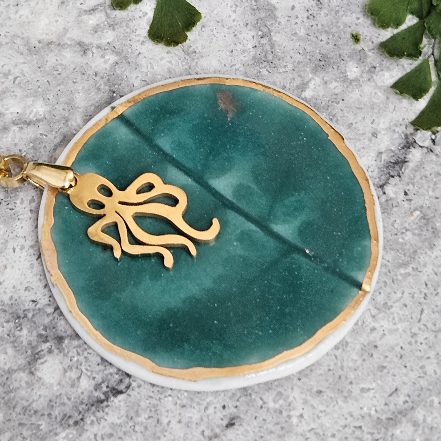 Emerald green fine ceramic porcelain designer necklace - embossed plant with 22k gold plating and octopus pendant - obrazek 2
