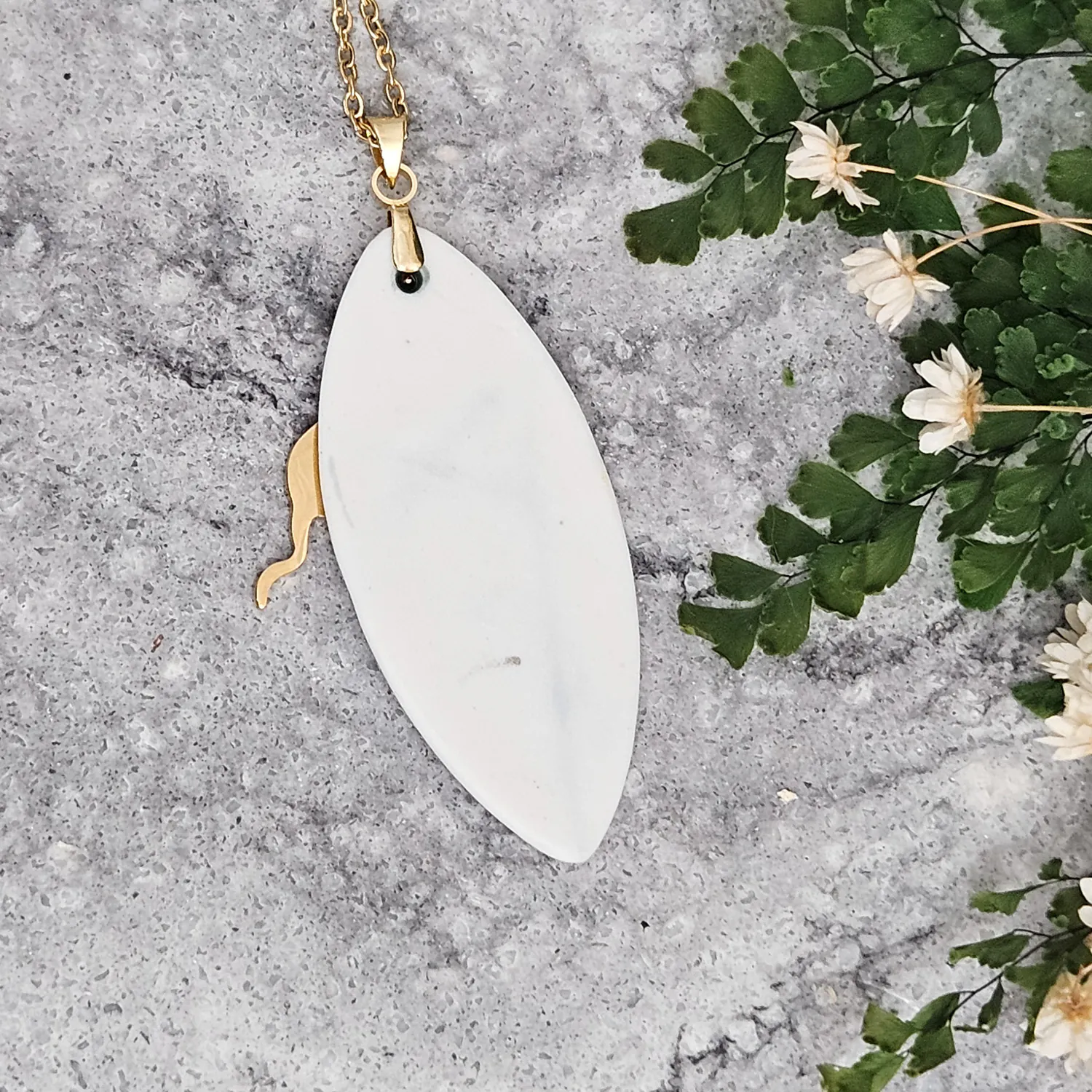 Emerald green fine ceramic porcelain designer necklace - embossed plant with 22k gold plating and cat pendant - Image 3
