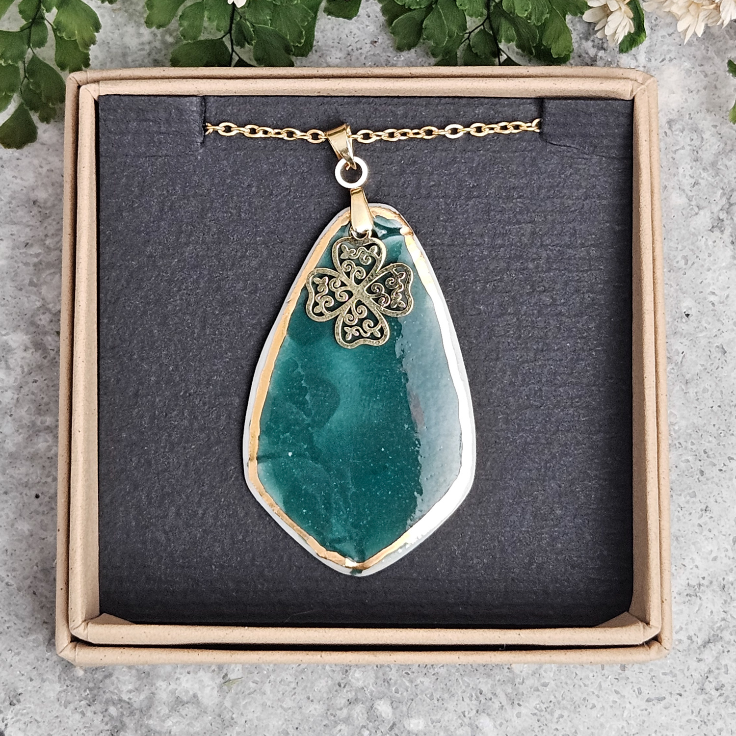 Emerald green fine ceramic porcelain designer necklace - embossed plant with 22k gold plating and clover pendant - Image 4
