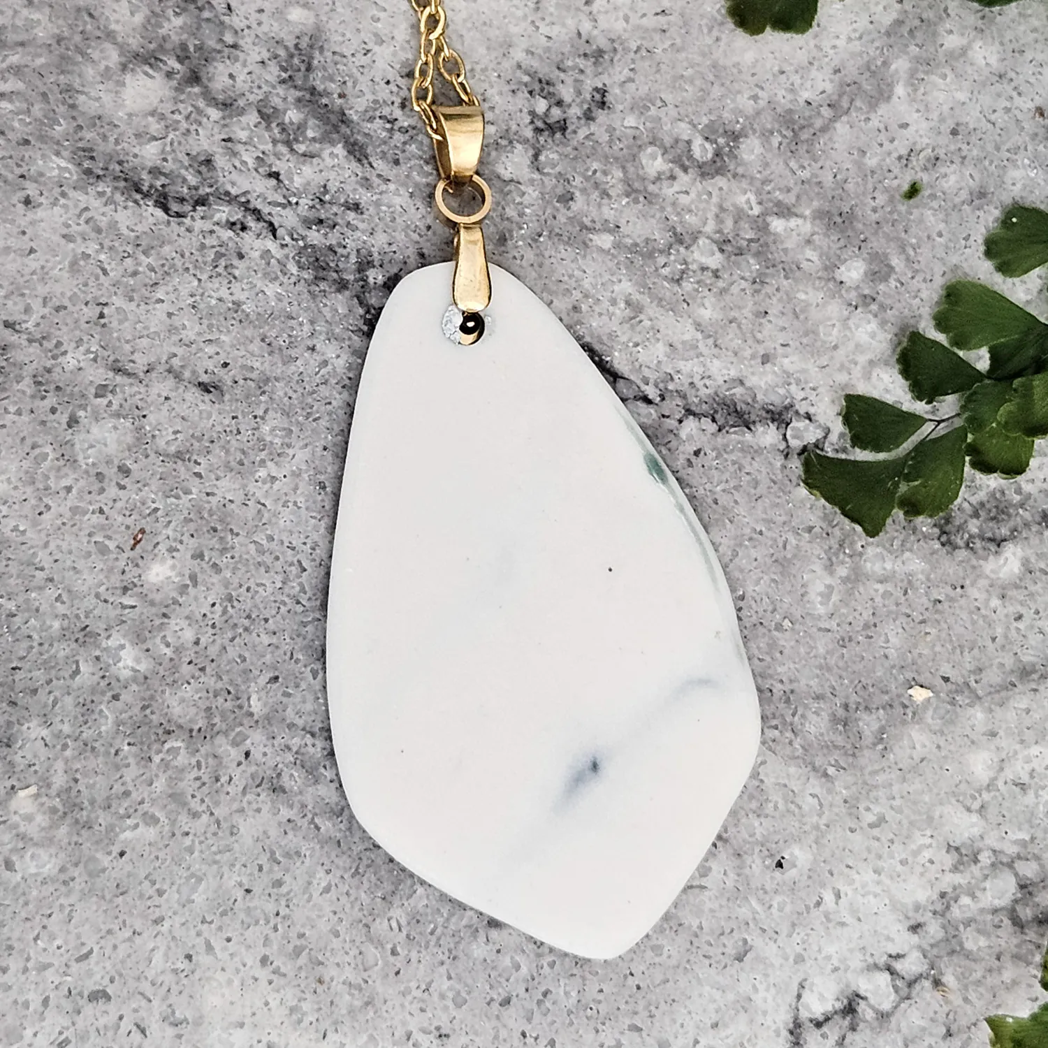 Emerald green fine ceramic porcelain designer necklace - embossed plant with 22k gold plating and round pendant with smoke pattern - Image 3
