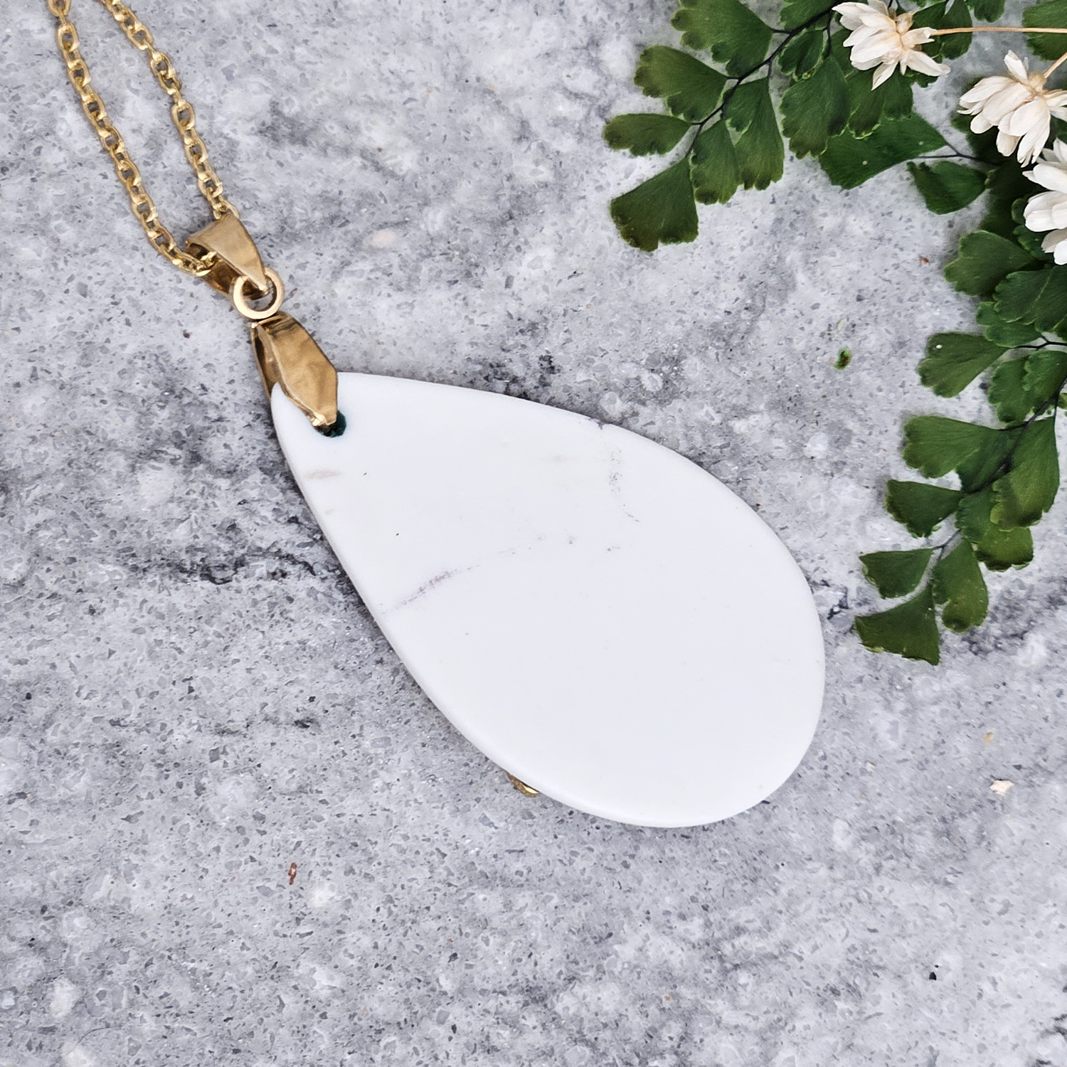 Emerald green fine ceramic porcelain designer necklace - embossed plant with 22k gold plating and cat pendant - Image 3