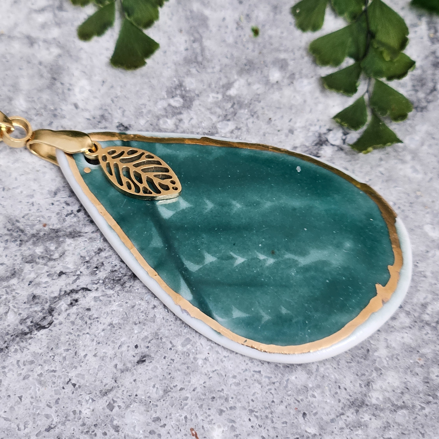 Green porcelain necklace - embossed plant with gold and leaf pendant - Image 2