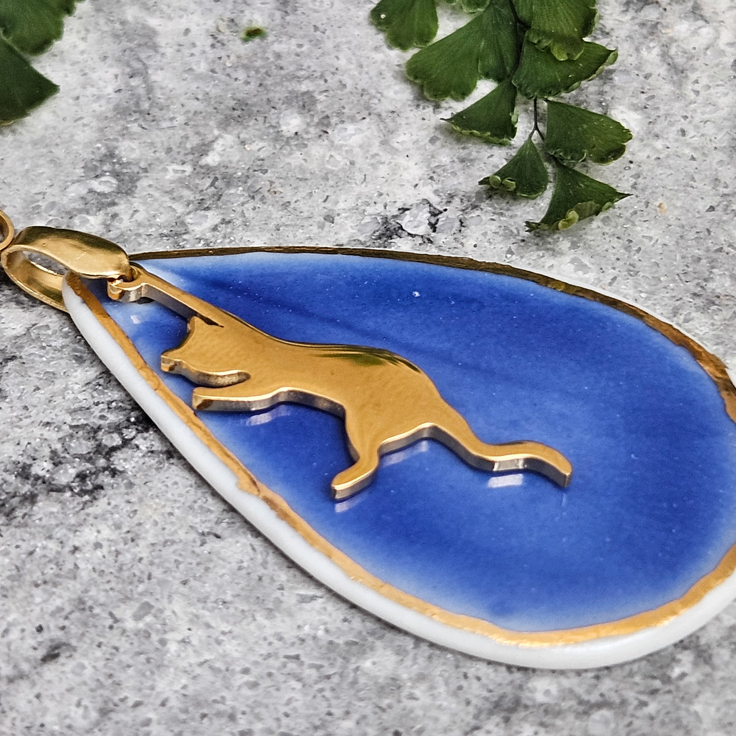 Cobalt blue fine ceramic porcelain designer necklace - embossed plant with 22k gold plating and cat pendant - Image 2