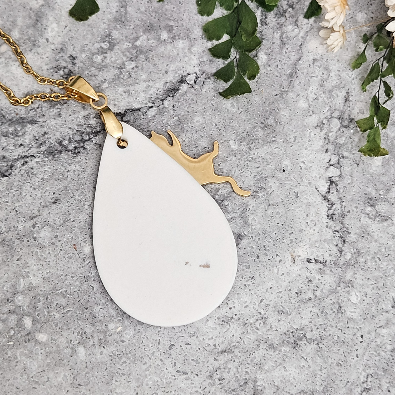 Cobalt blue fine ceramic porcelain designer necklace - embossed plant with 22k gold plating and cat pendant - Image 3